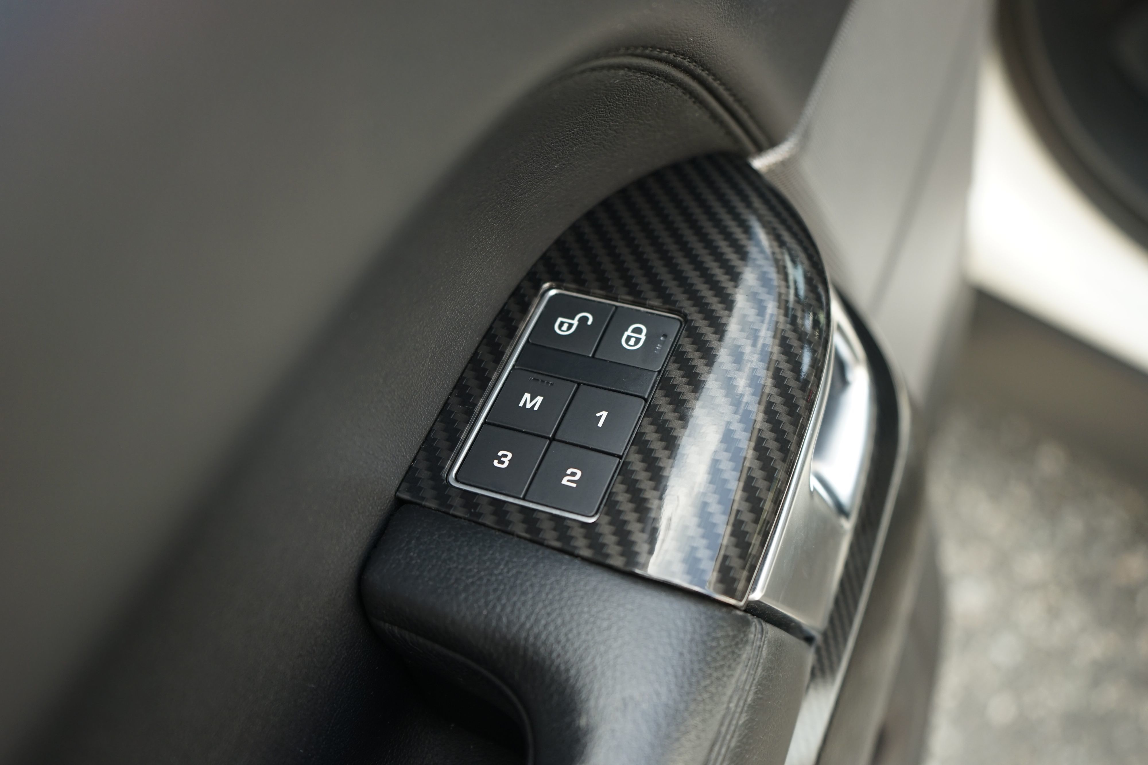 Photo 12 of this Land Rover Range Rover Sport