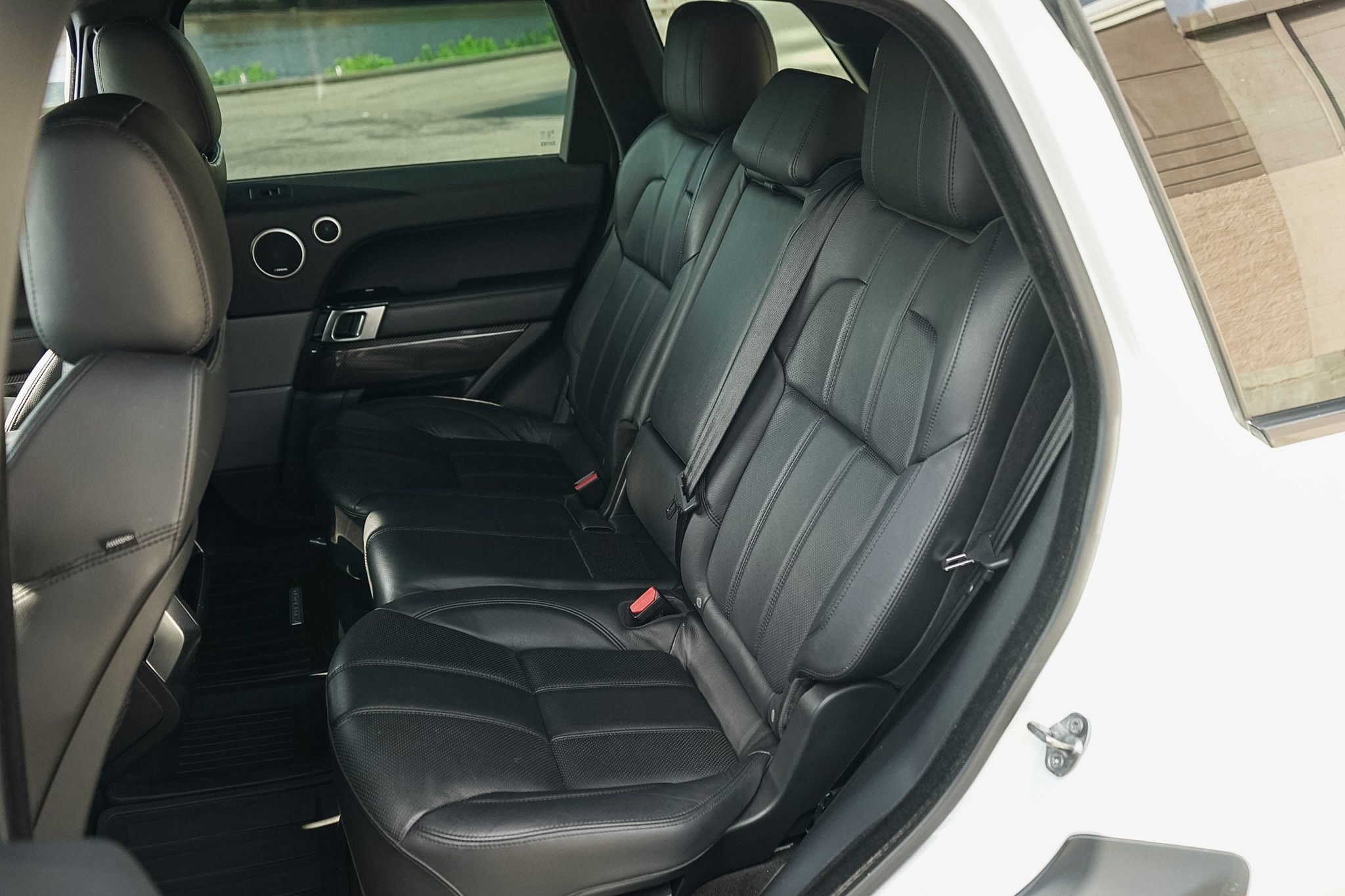 Photo 36 of this Land Rover Range Rover Sport
