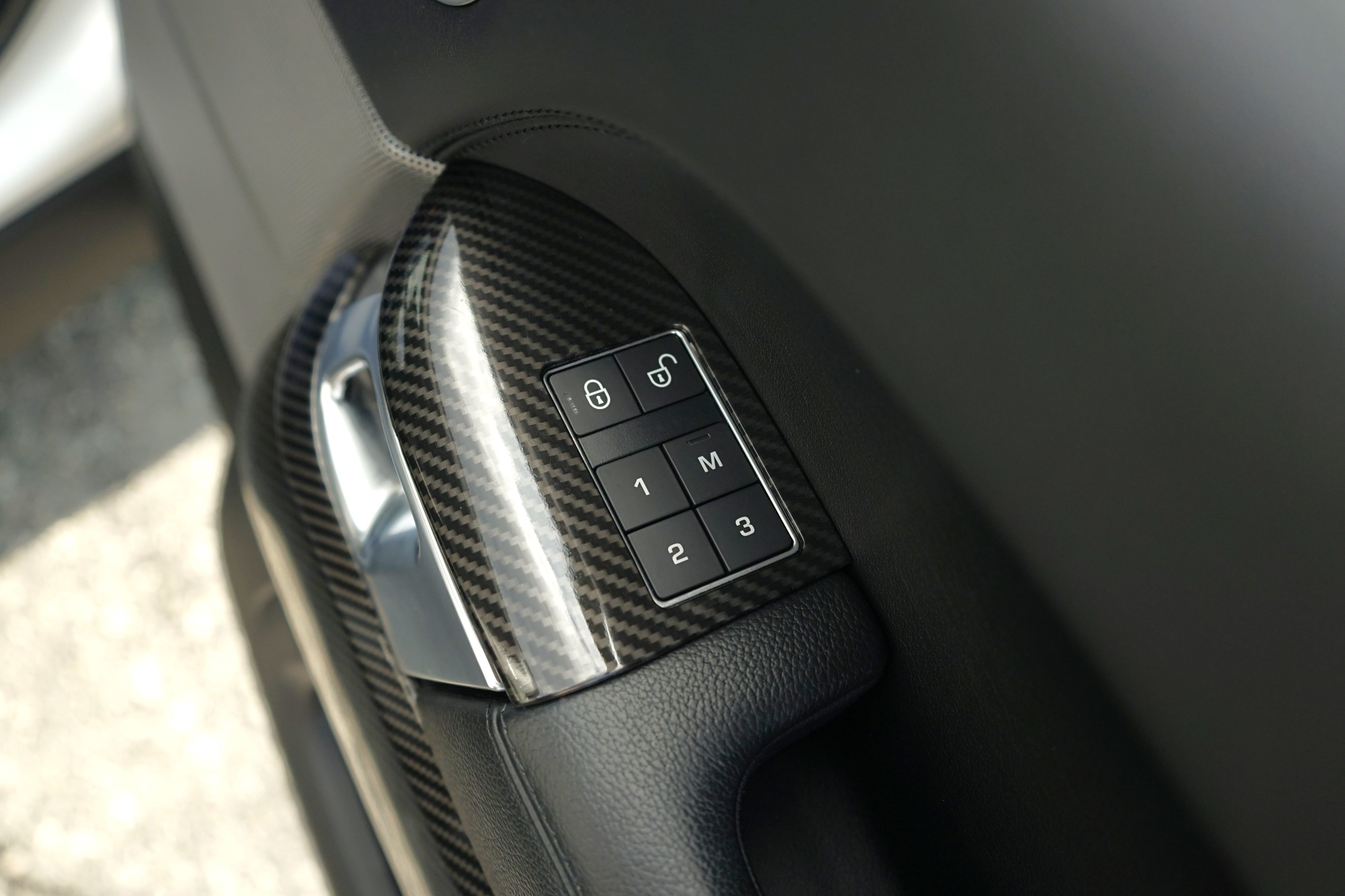 Photo 30 of this Land Rover Range Rover Sport
