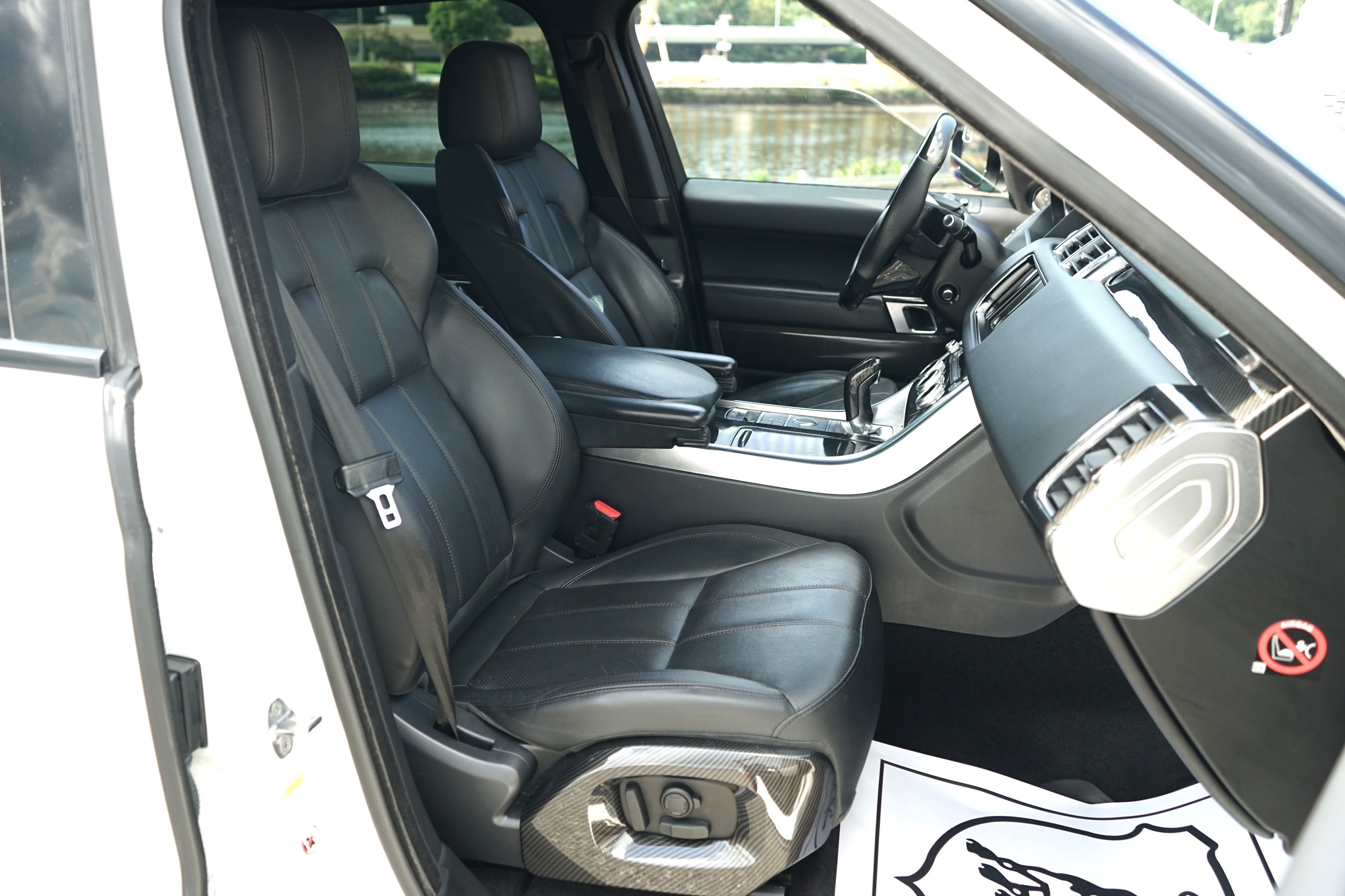 Photo 29 of this Land Rover Range Rover Sport
