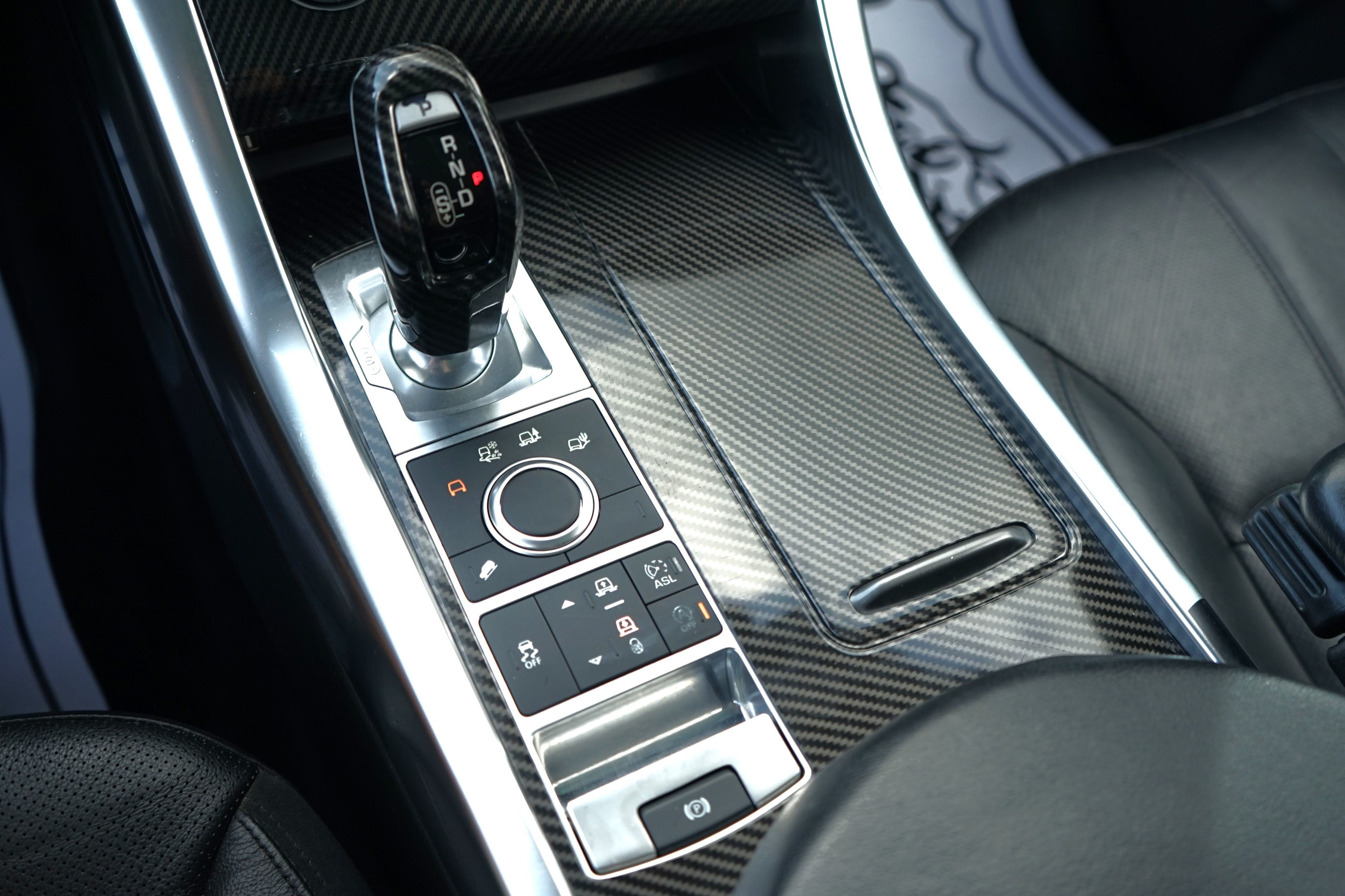 Photo 25 of this Land Rover Range Rover Sport