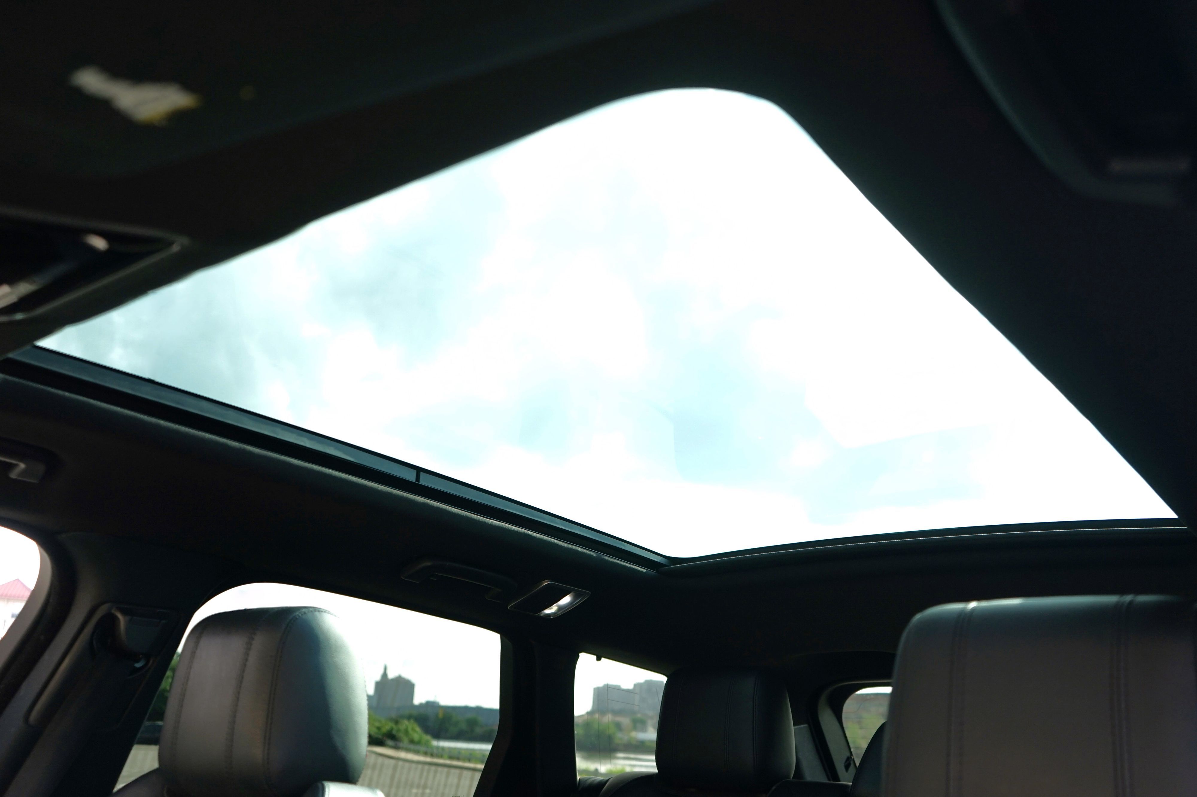 Photo 22 of this Land Rover Range Rover Sport