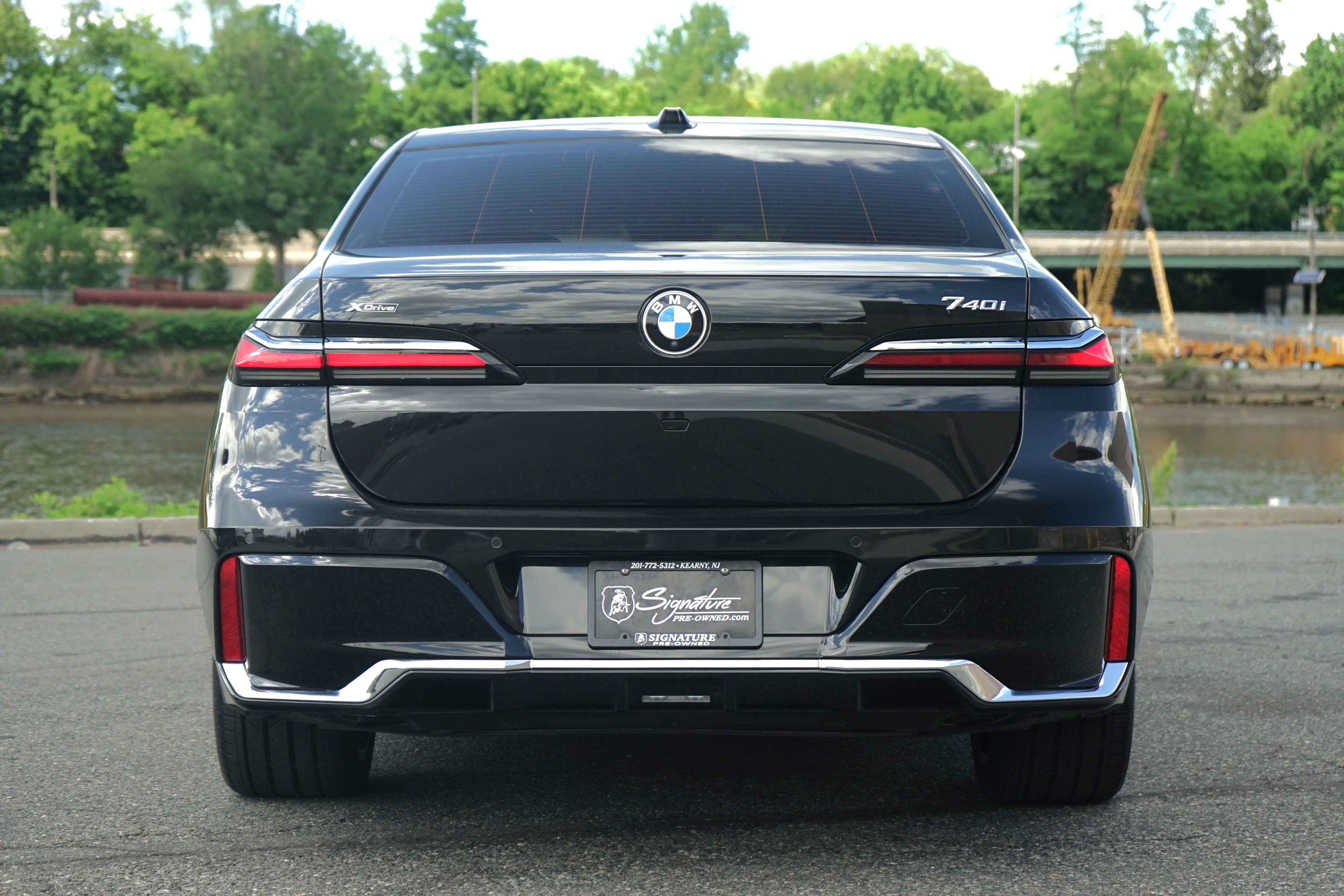 Photo 46 of this BMW 7 Series