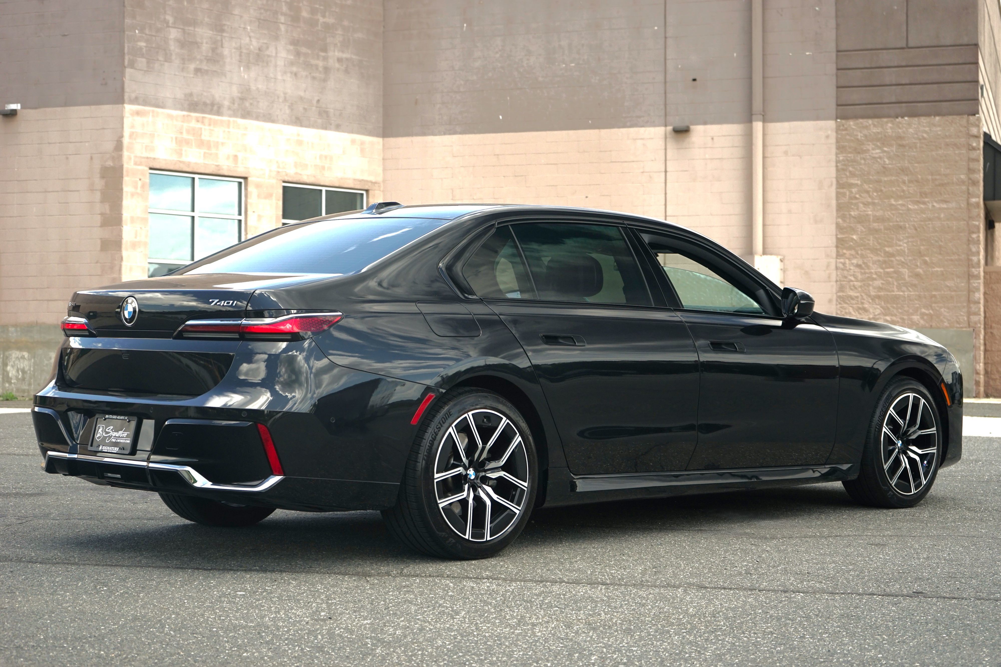 Photo 4 of this BMW 7 Series
