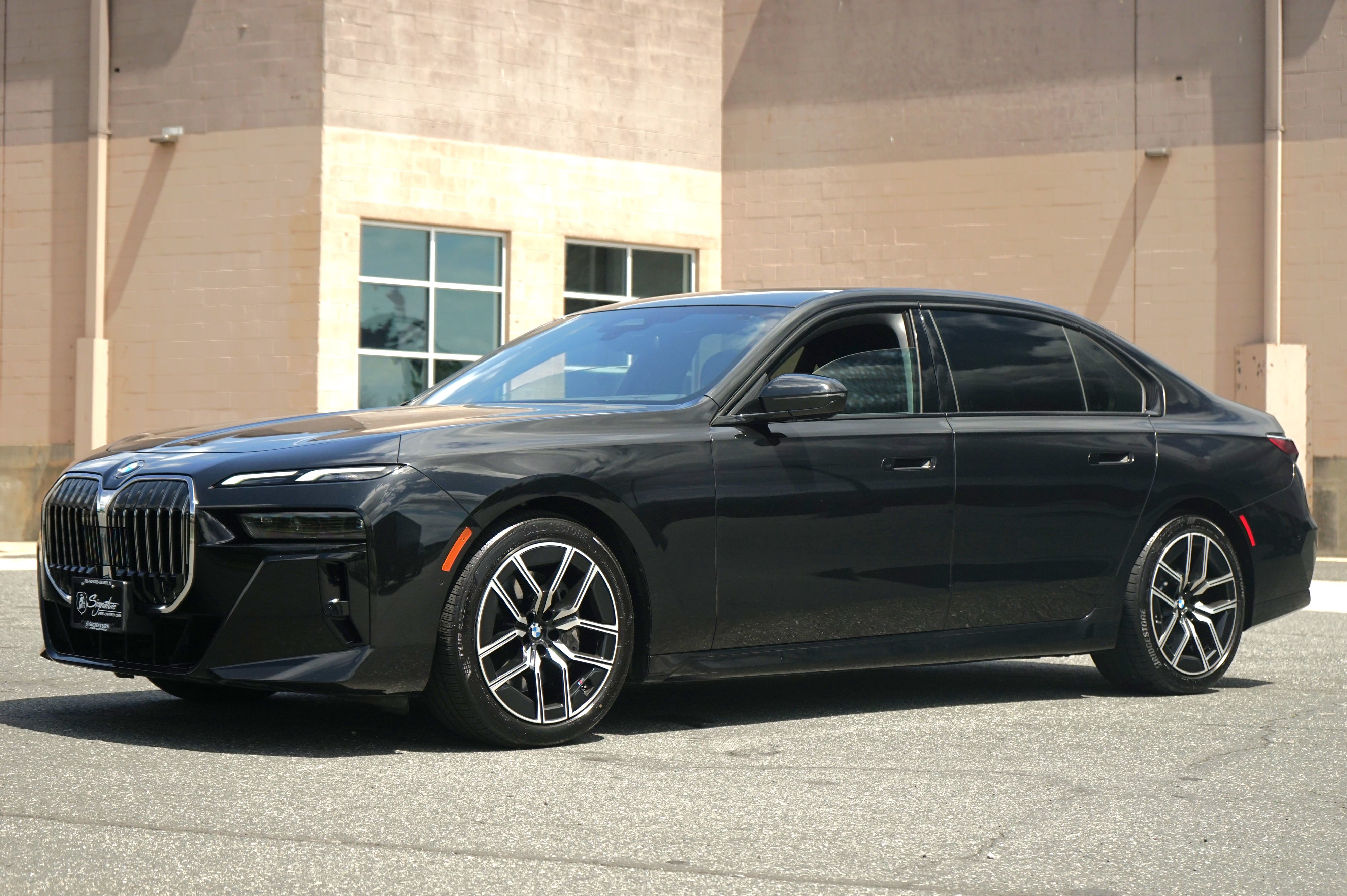 Photo 2 of this BMW 7 Series