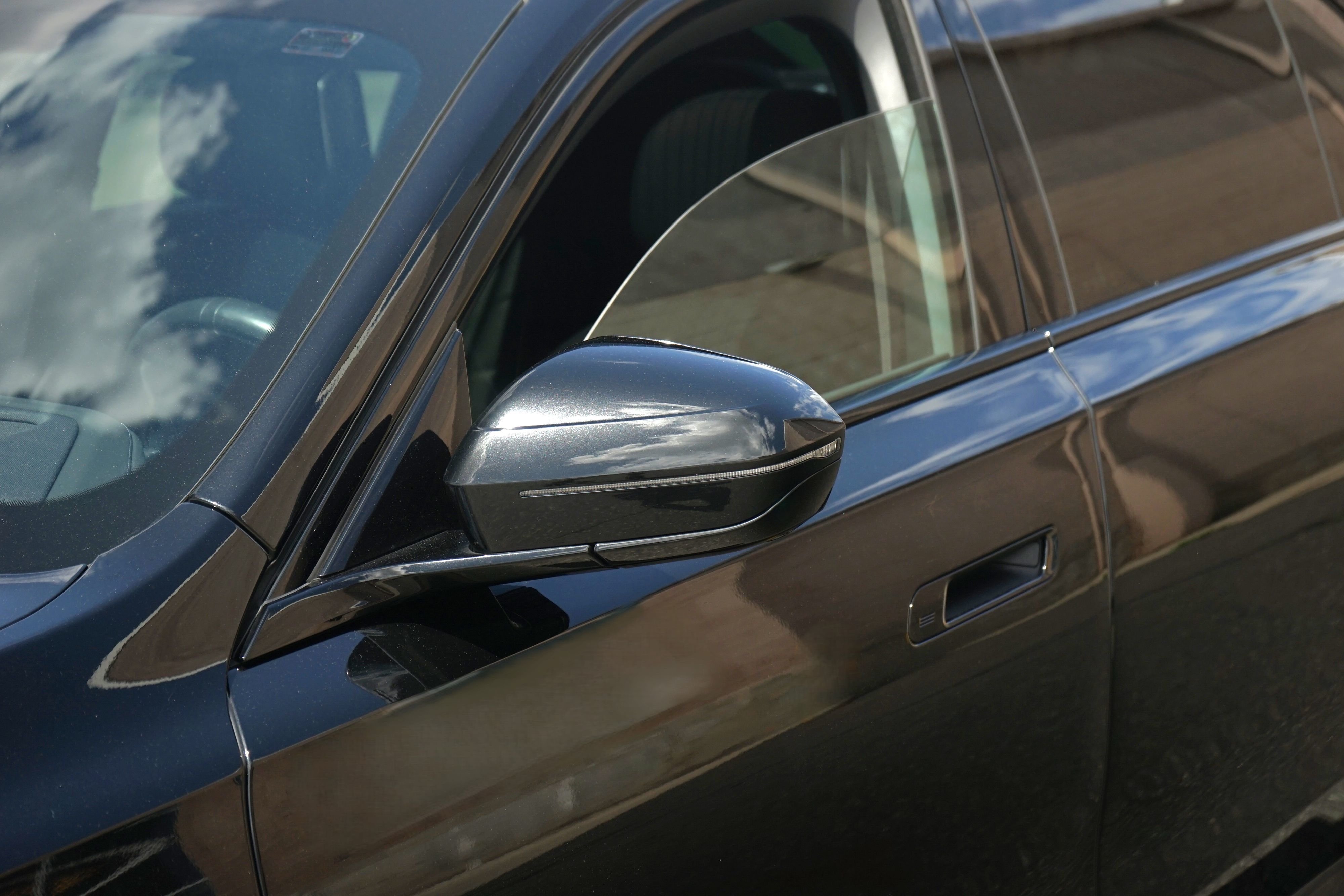 Photo 9 of this BMW 7 Series