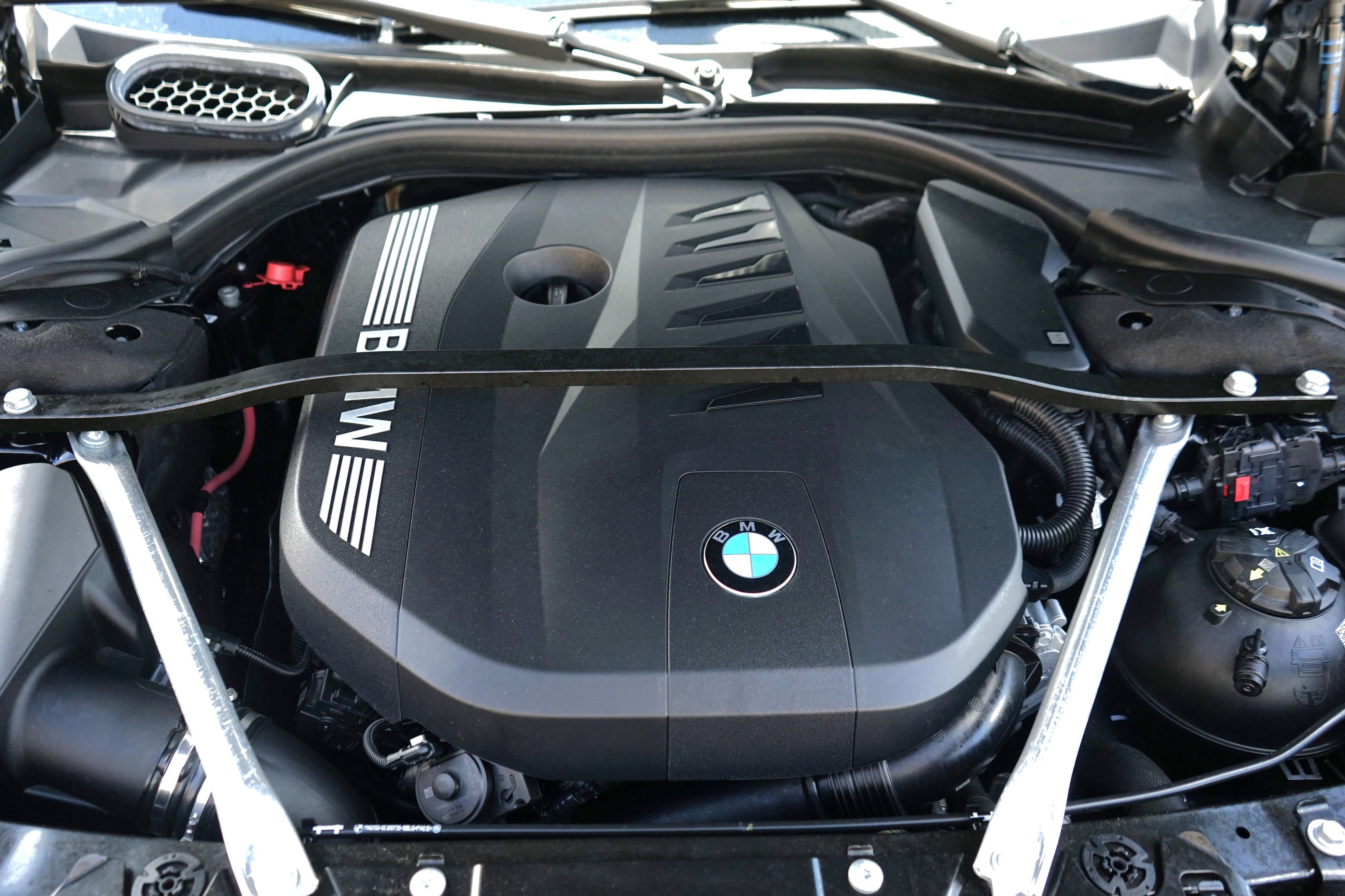Photo 50 of this BMW 7 Series