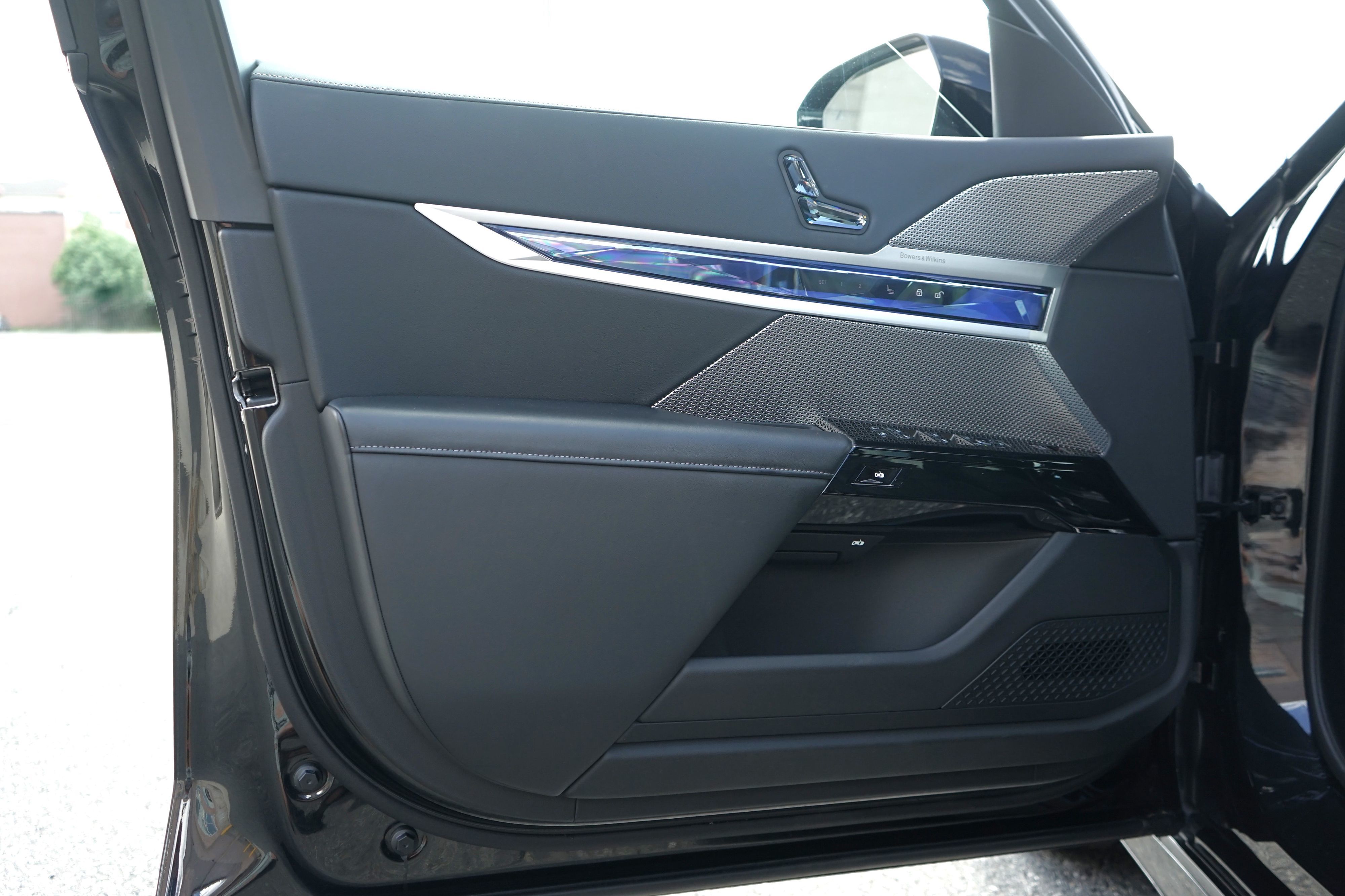 Photo 10 of this BMW 7 Series