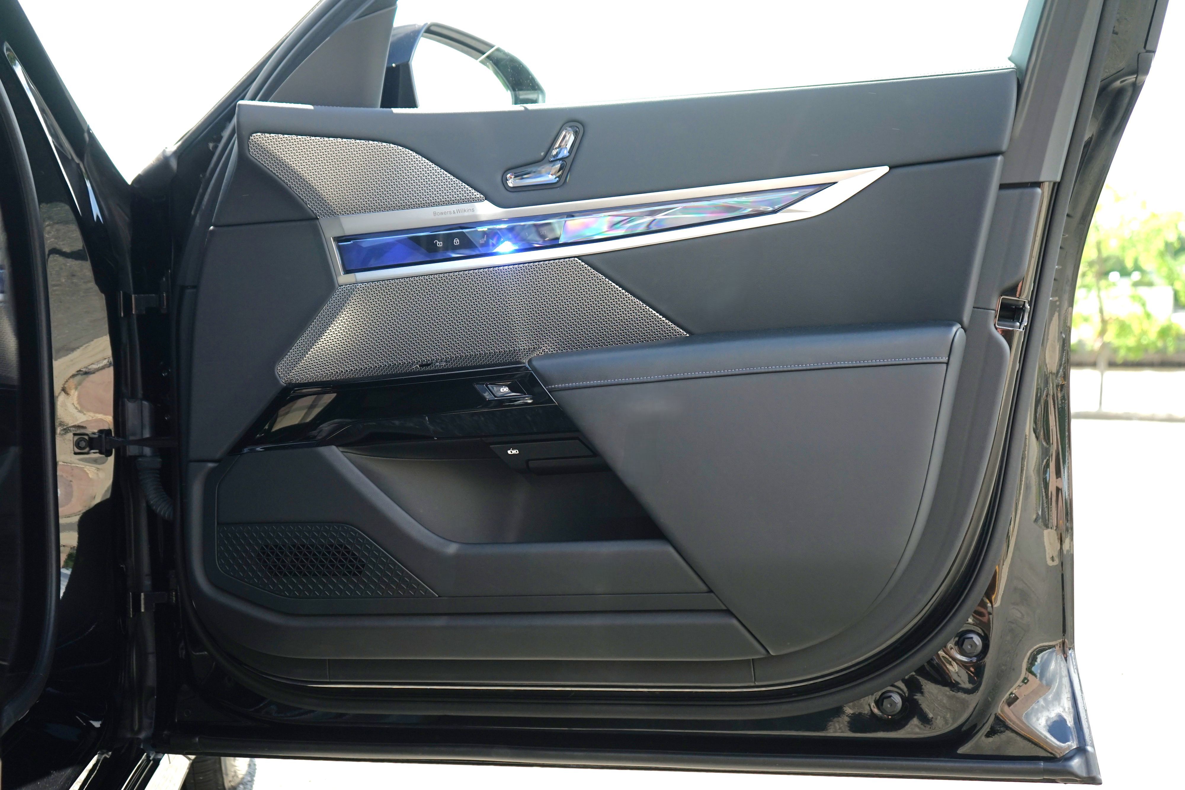 Photo 33 of this BMW 7 Series