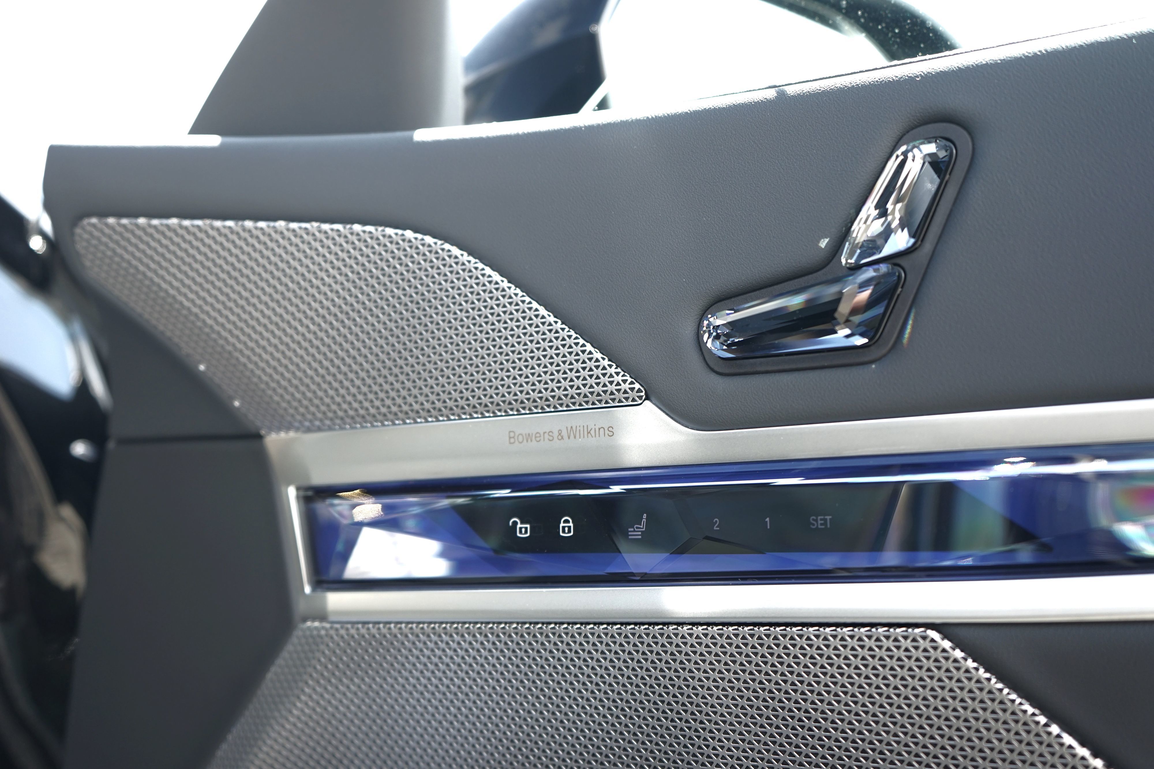 Photo 32 of this BMW 7 Series