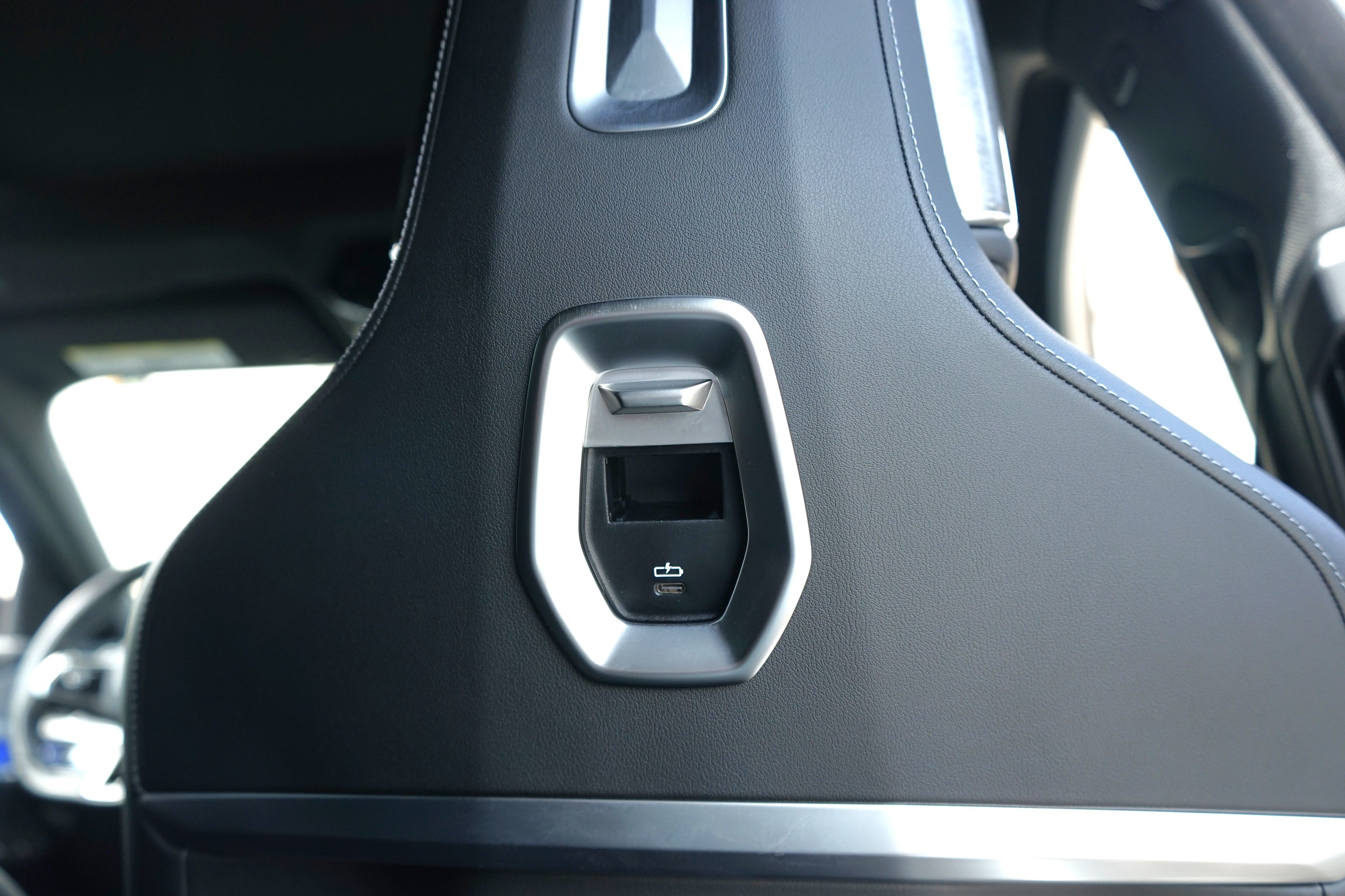 Photo 40 of this BMW 7 Series