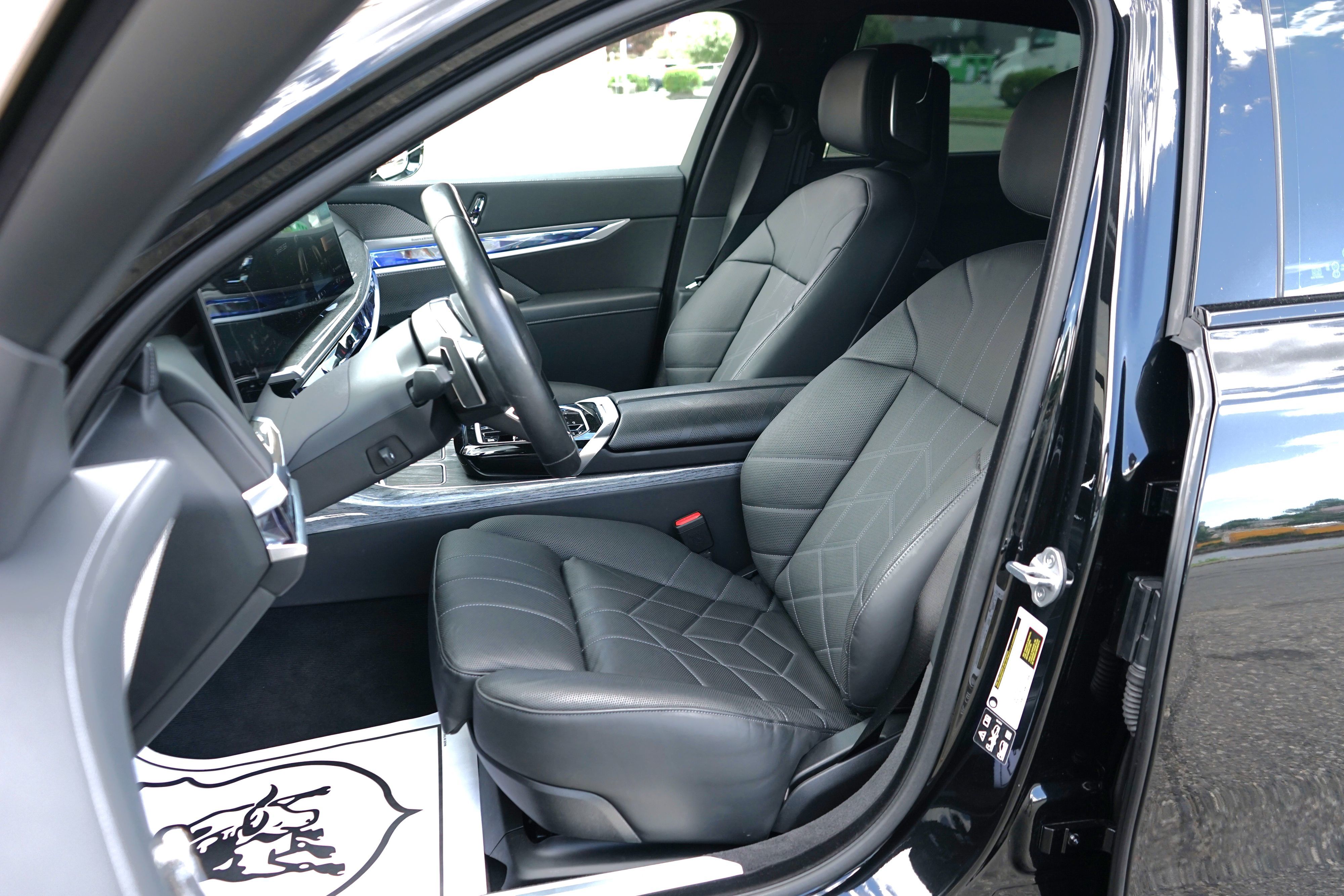 Photo 14 of this BMW 7 Series