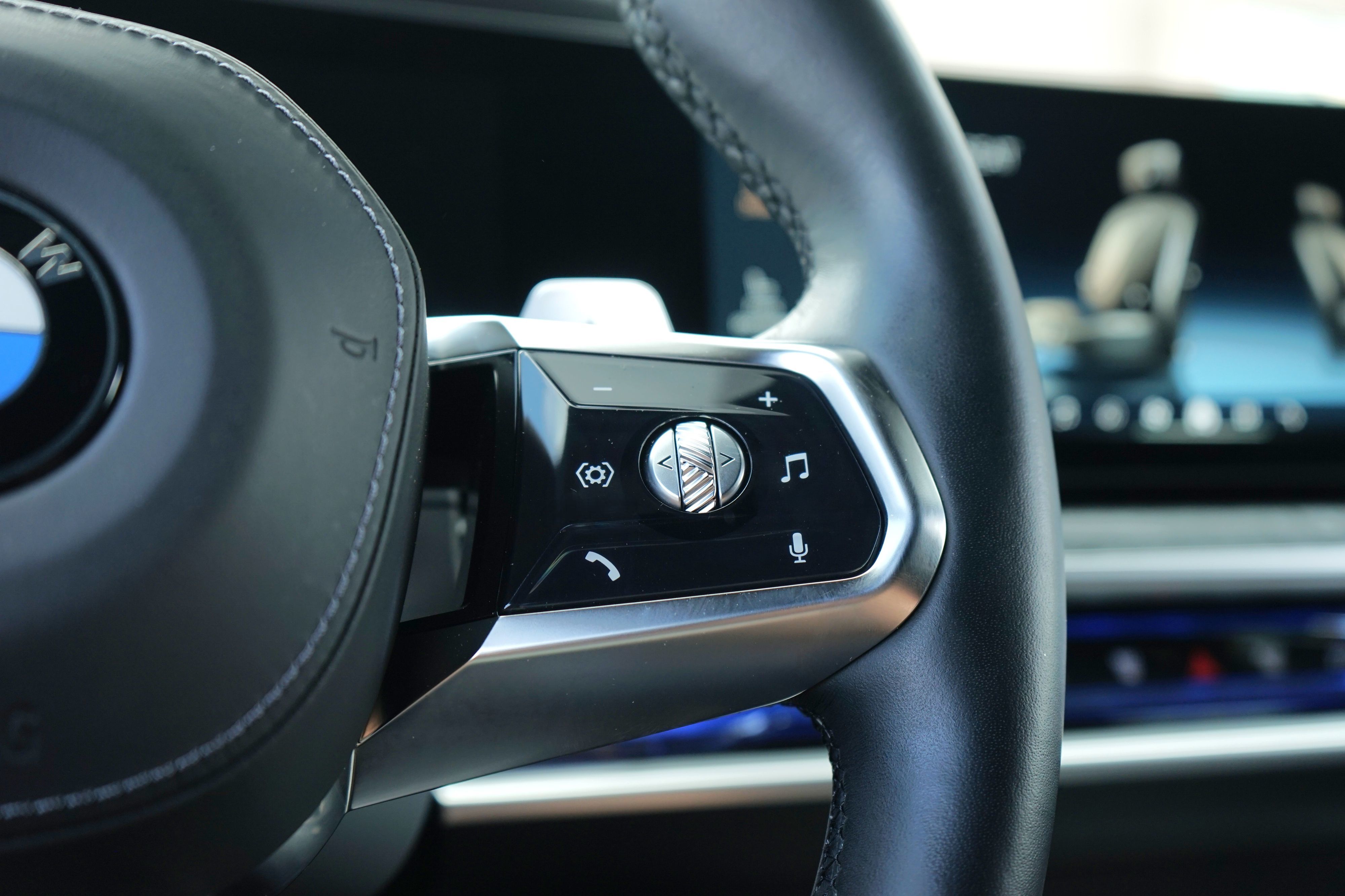 Photo 19 of this BMW 7 Series