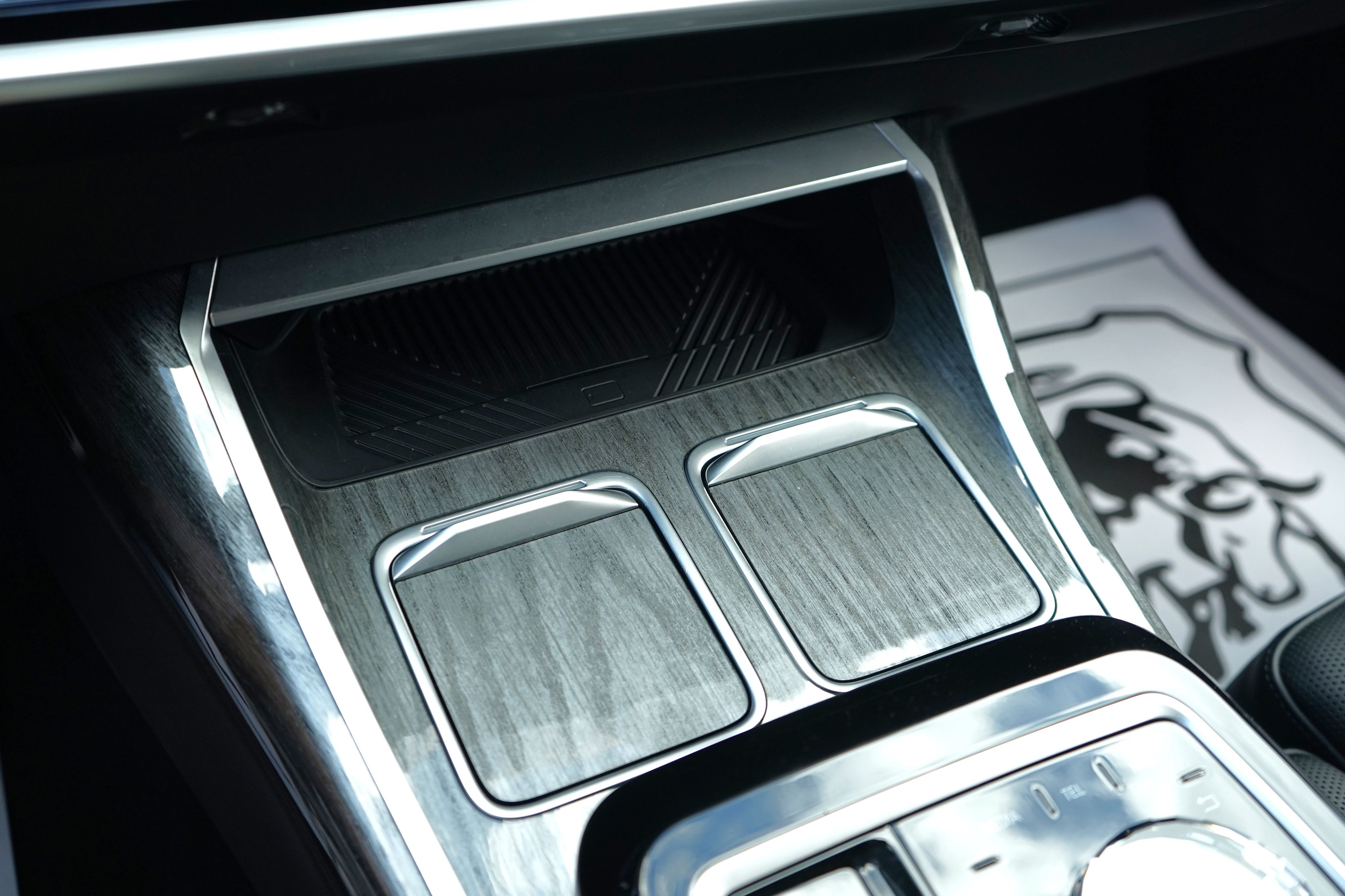 Photo 24 of this BMW 7 Series