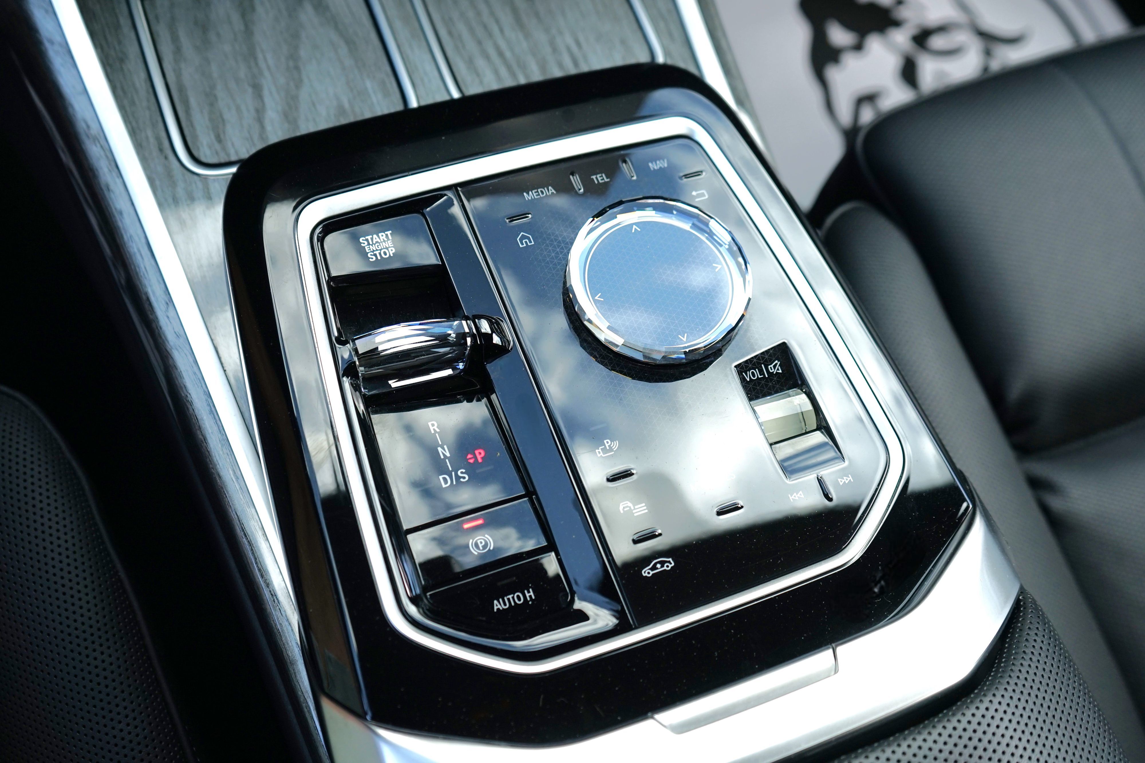 Photo 25 of this BMW 7 Series