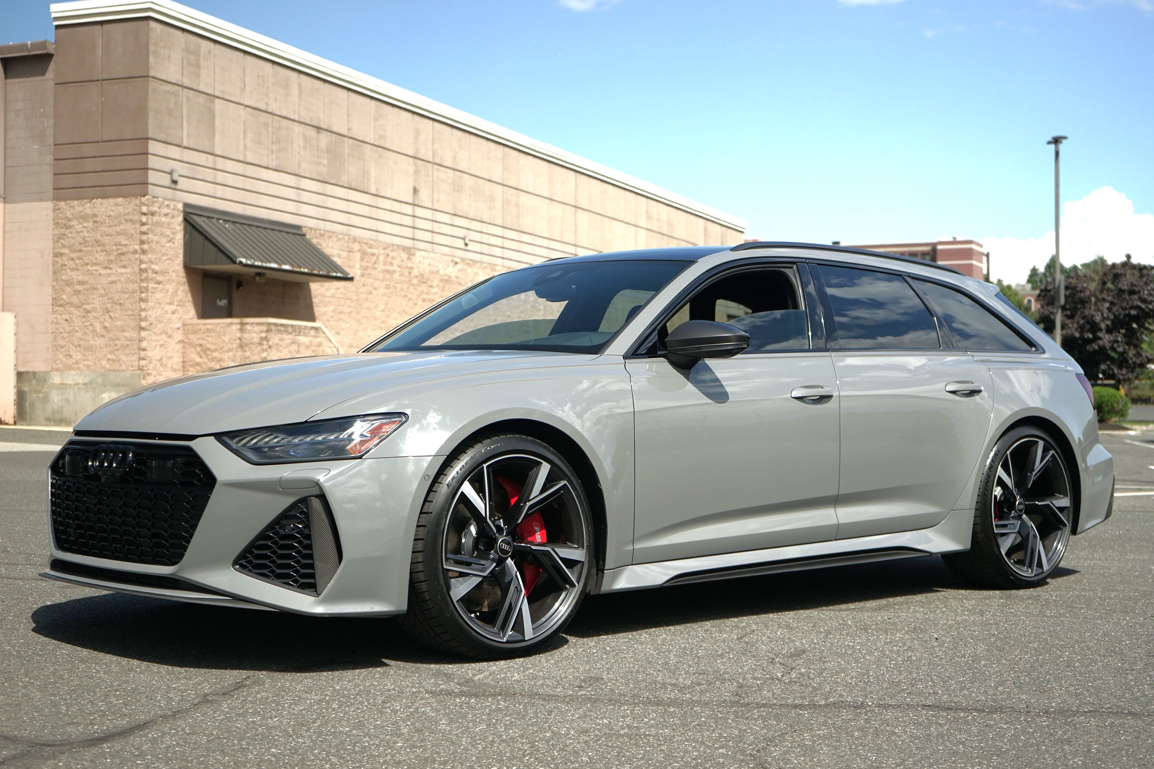 Photo 2 of this Audi RS 6 Avant