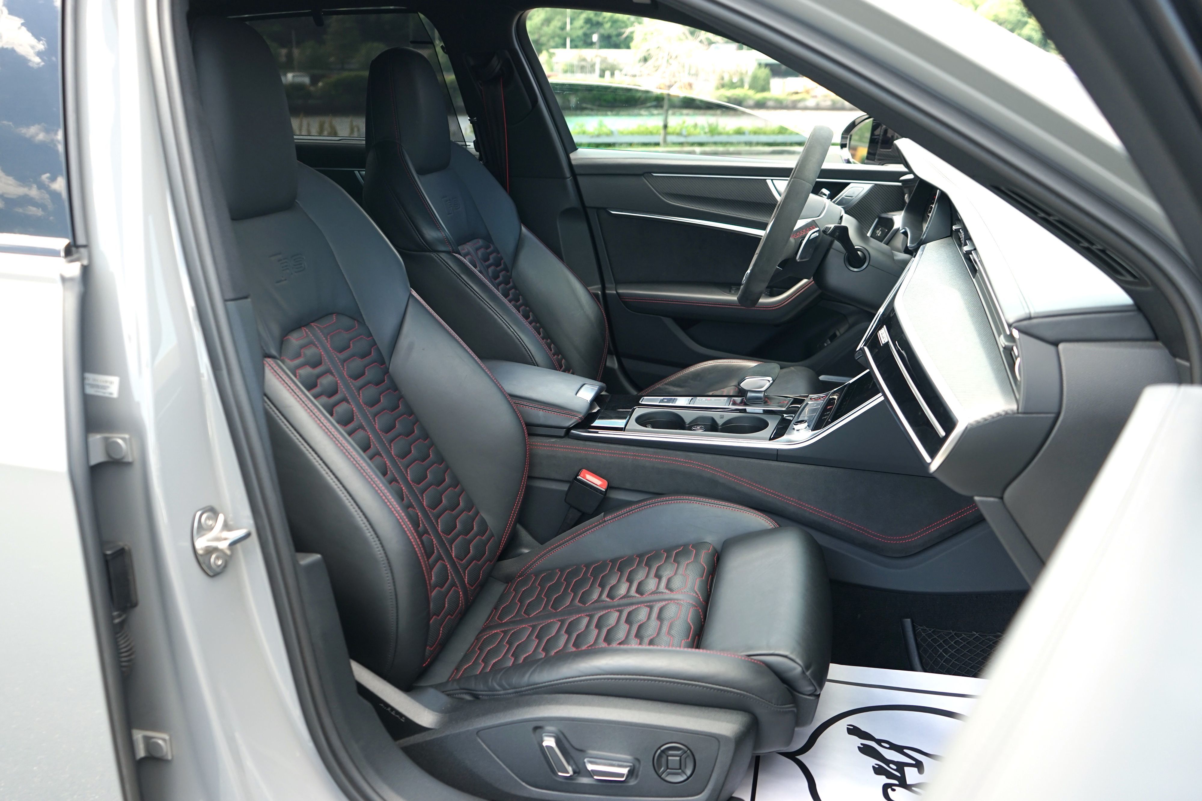 Photo 34 of this Audi RS 6 Avant
