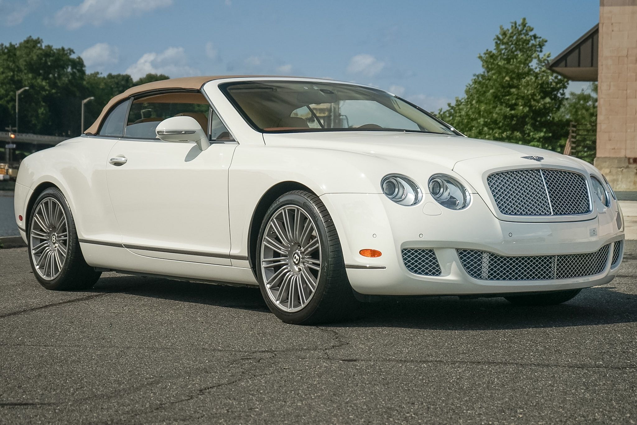 Photo 2 of this Bentley Continental GT