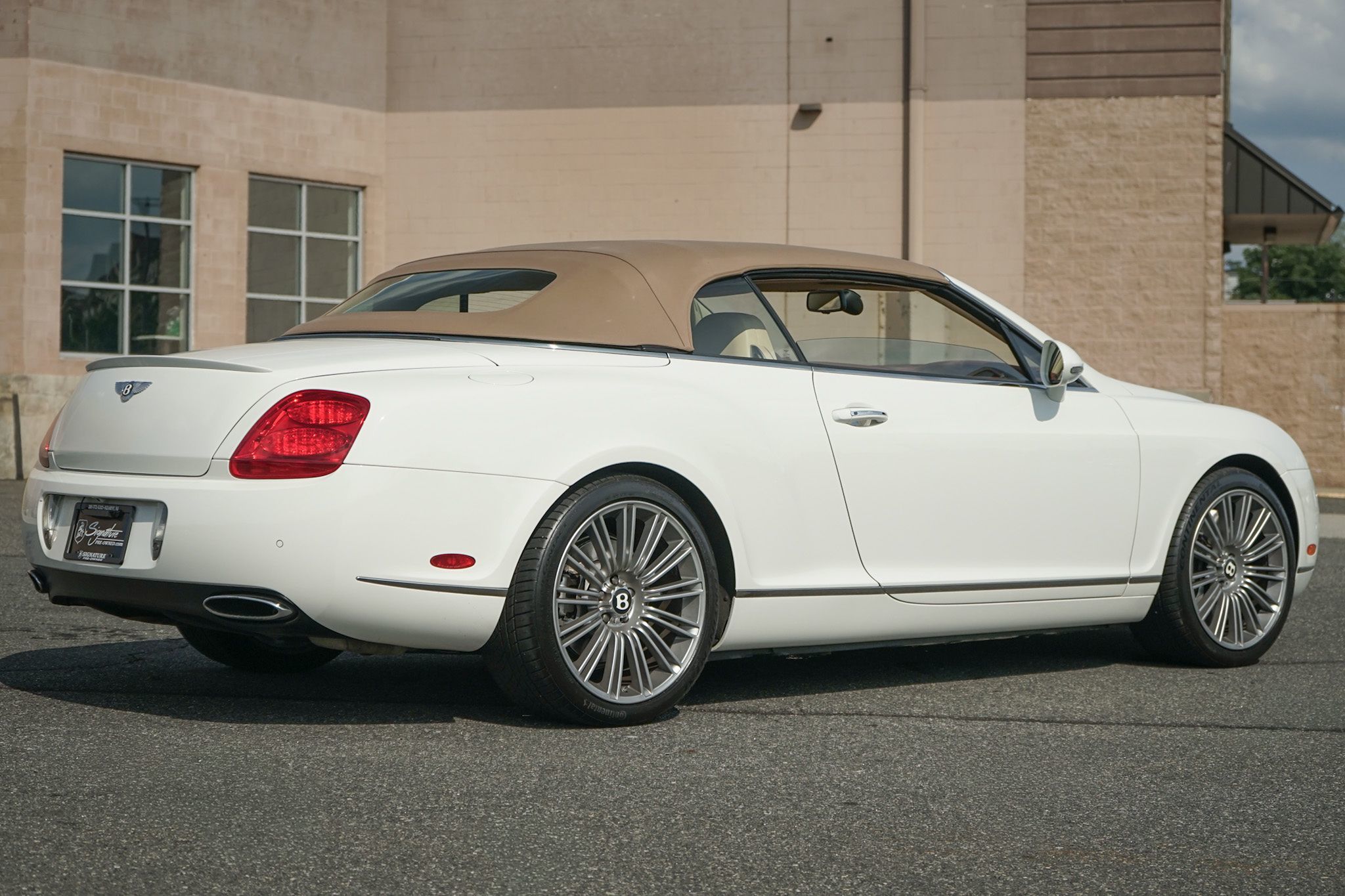 Photo 7 of this Bentley Continental GT