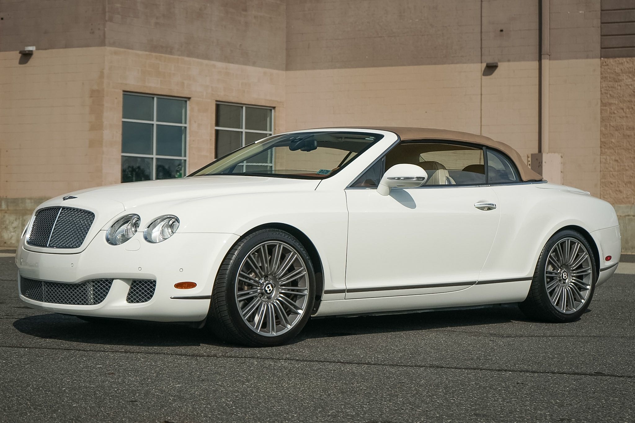 Photo 3 of this Bentley Continental GT