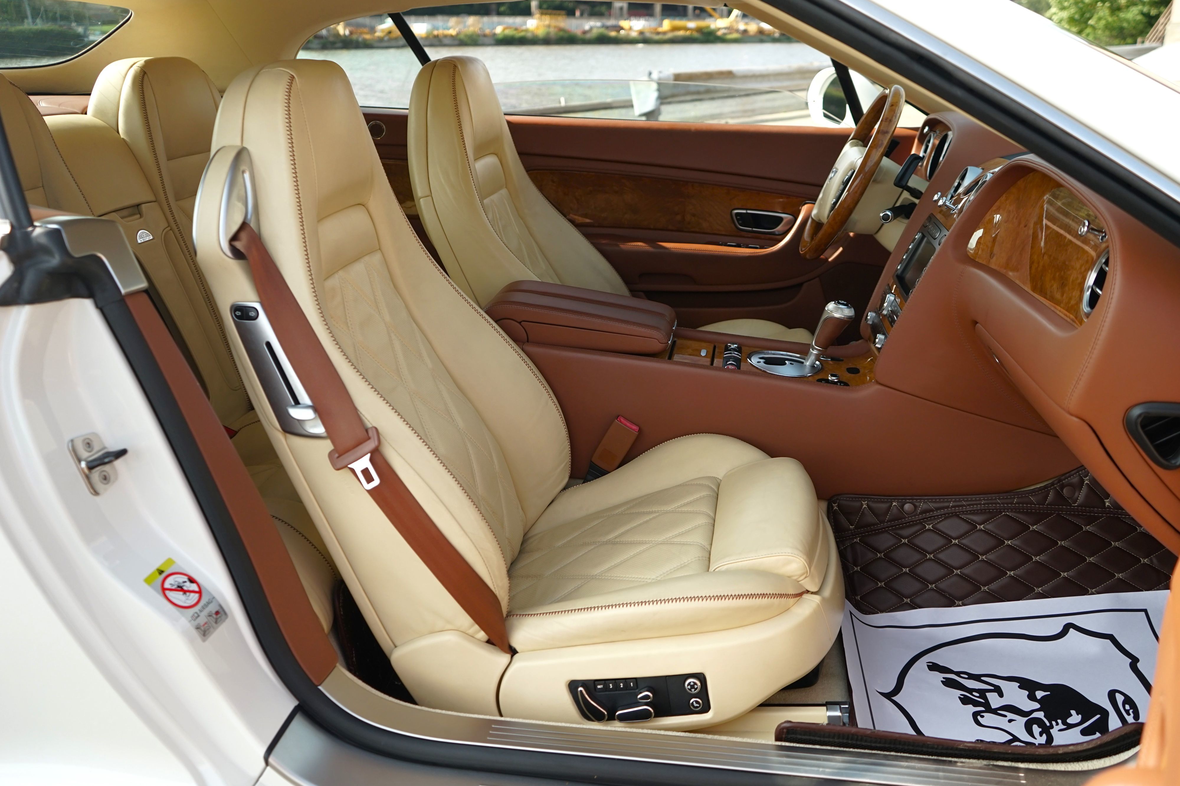 Photo 31 of this Bentley Continental GT