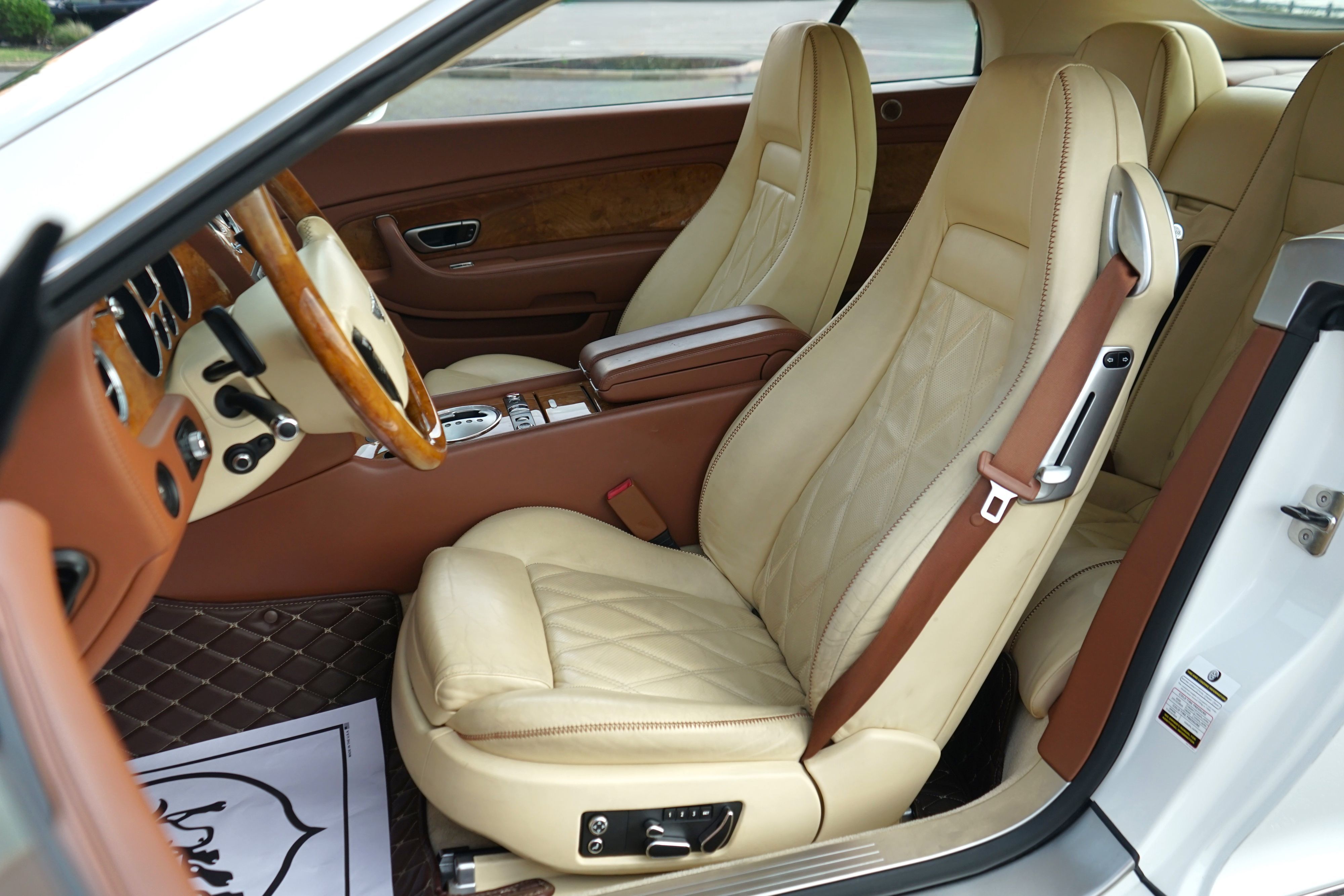 Photo 16 of this Bentley Continental GT