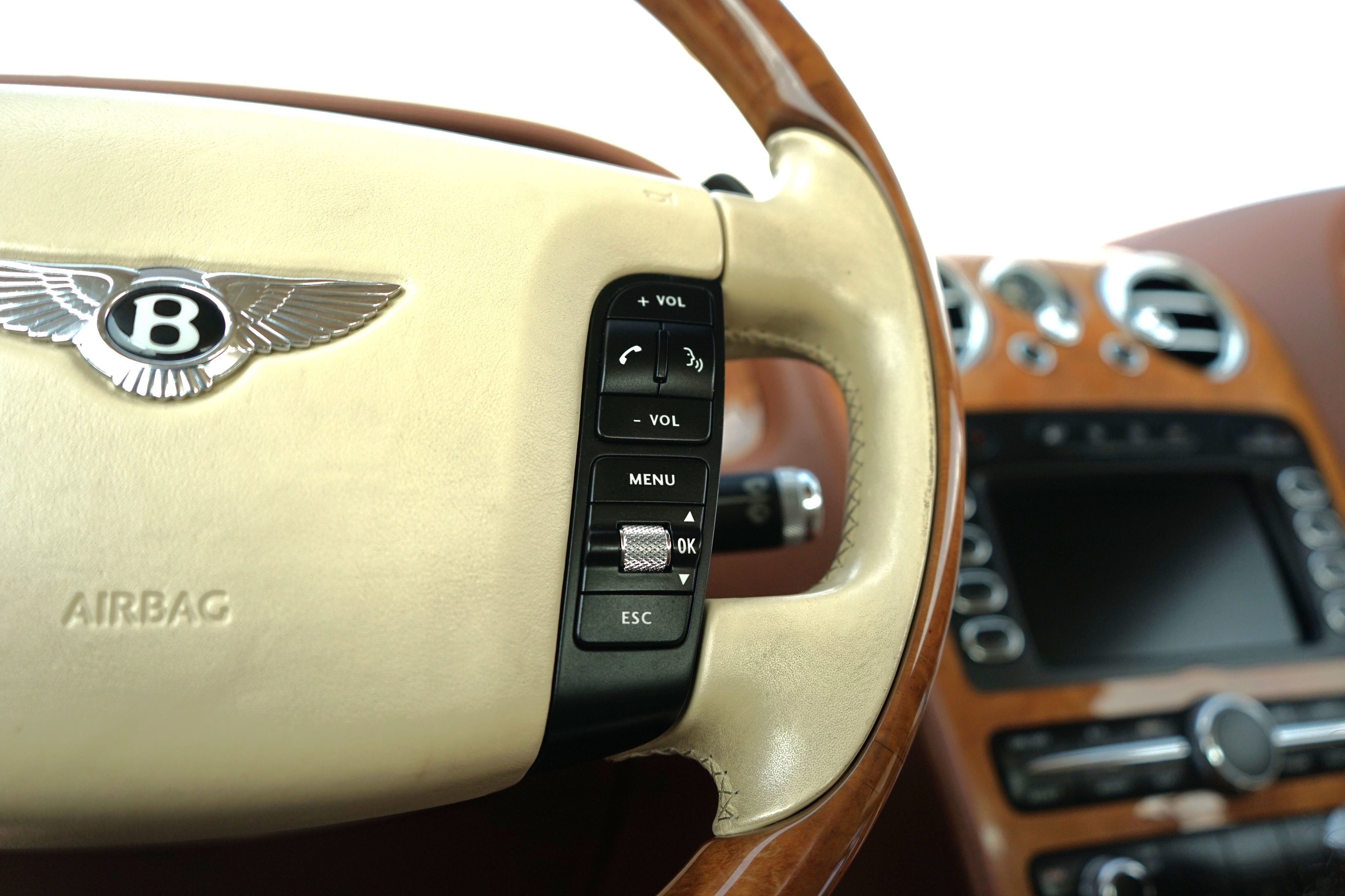 Photo 22 of this Bentley Continental GT
