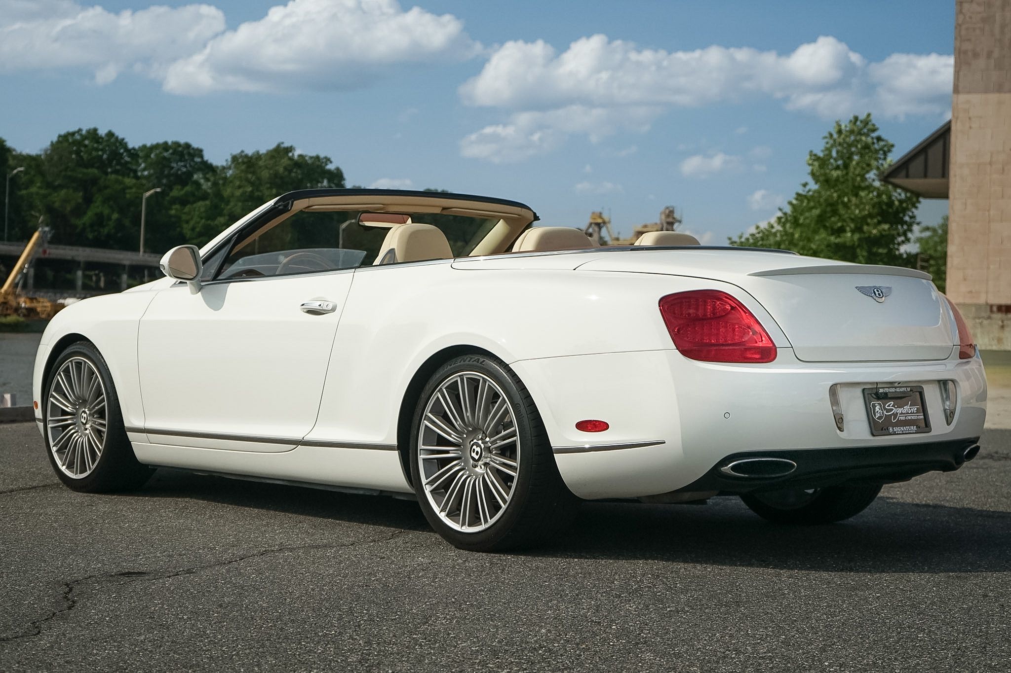 Photo 5 of this Bentley Continental GT