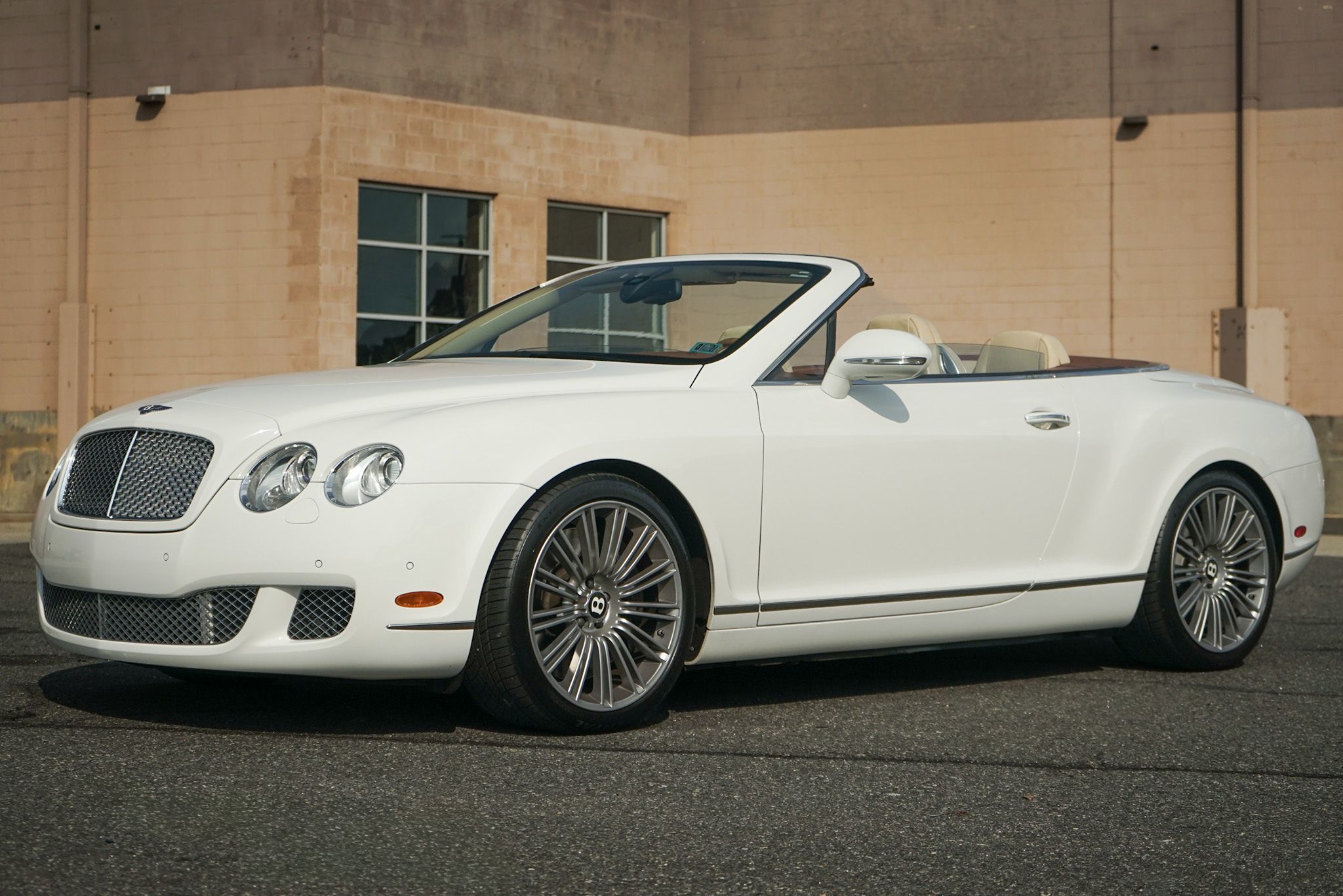 Photo 4 of this Bentley Continental GT