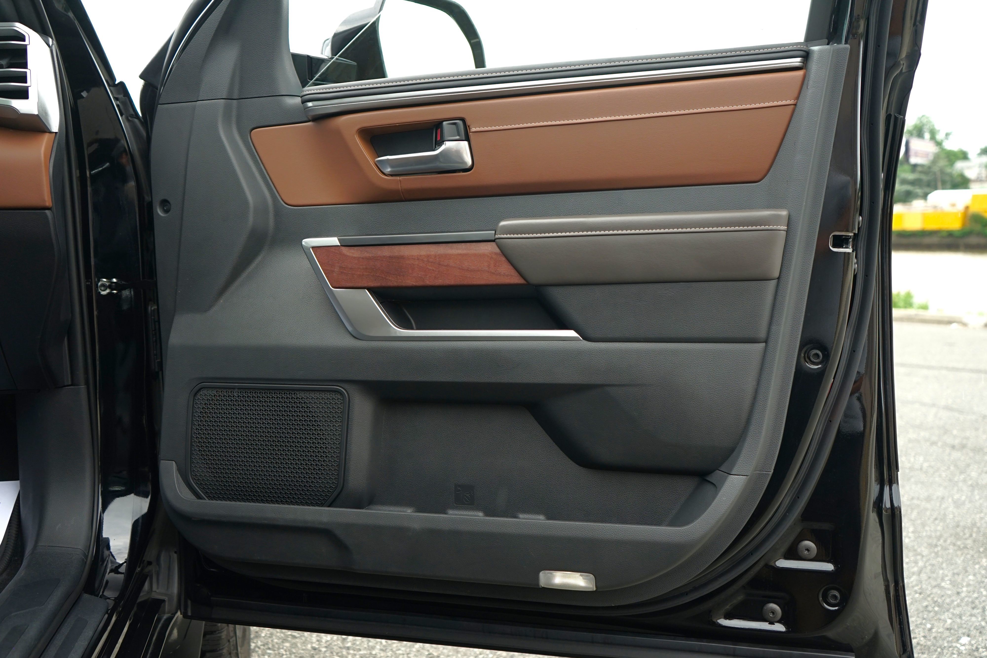 Photo 36 of this Toyota Tundra 4WD