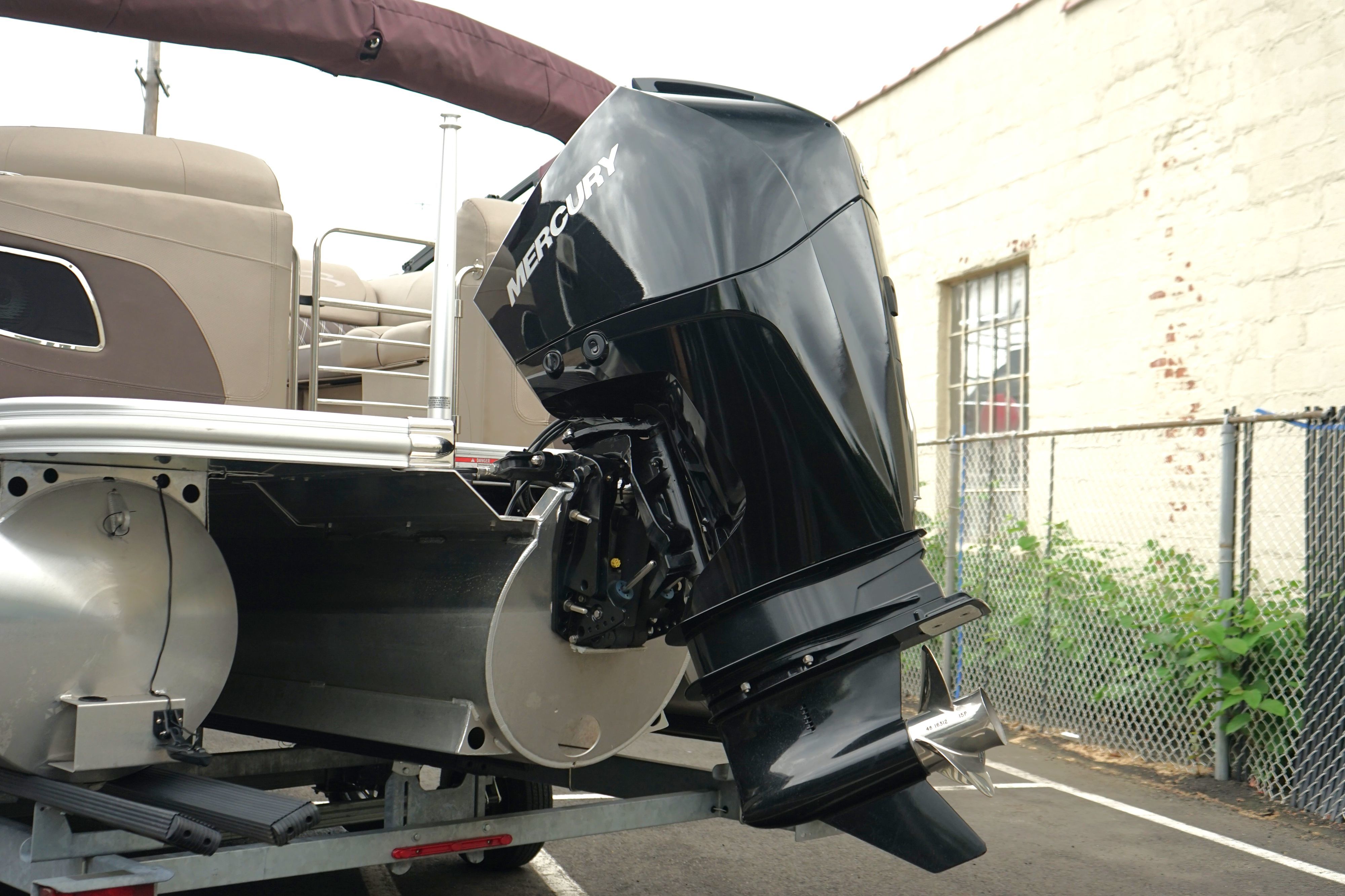 Photo 12 of this Bennington LX 23 