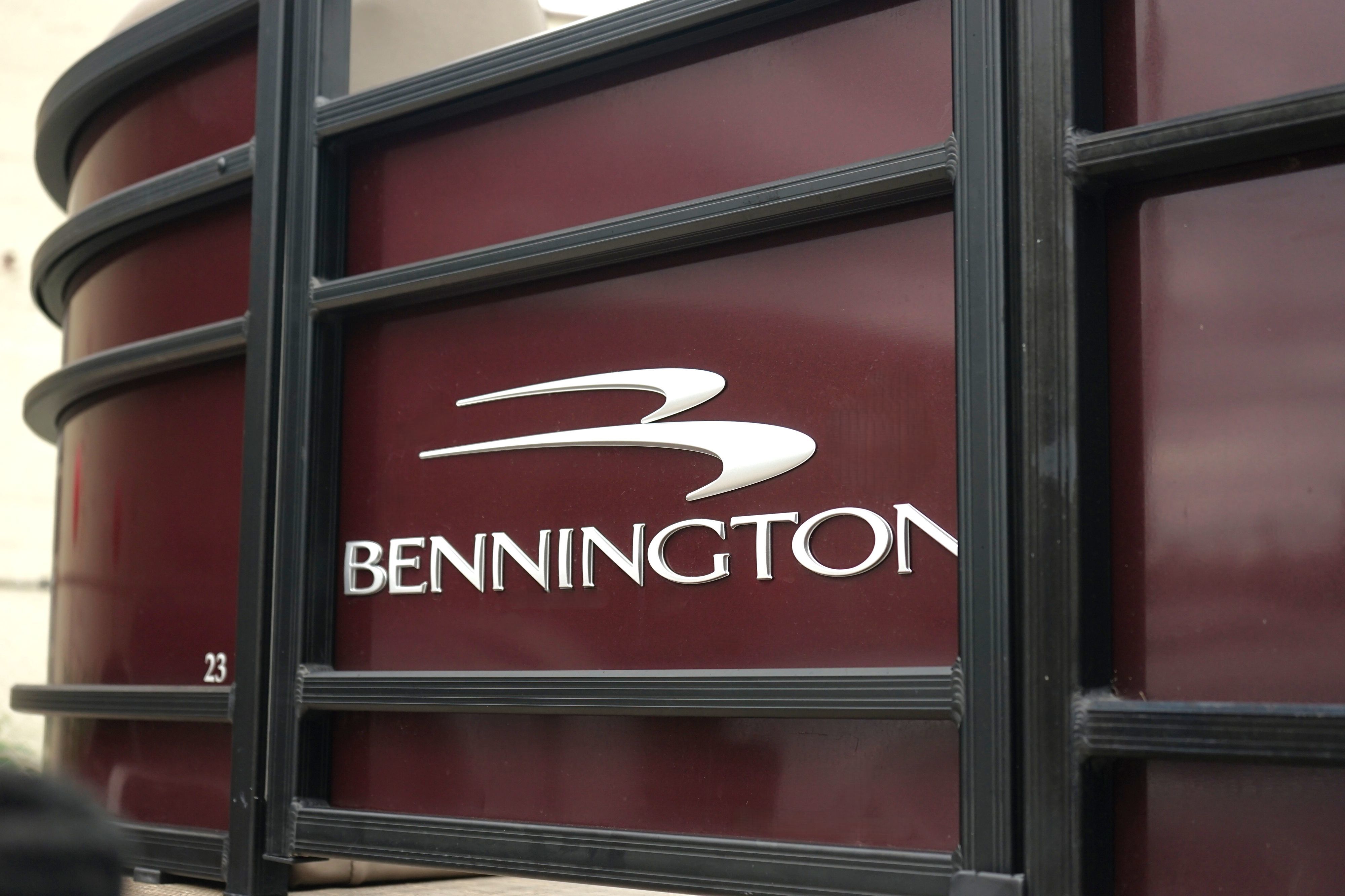 Photo 8 of this Bennington LX 23 