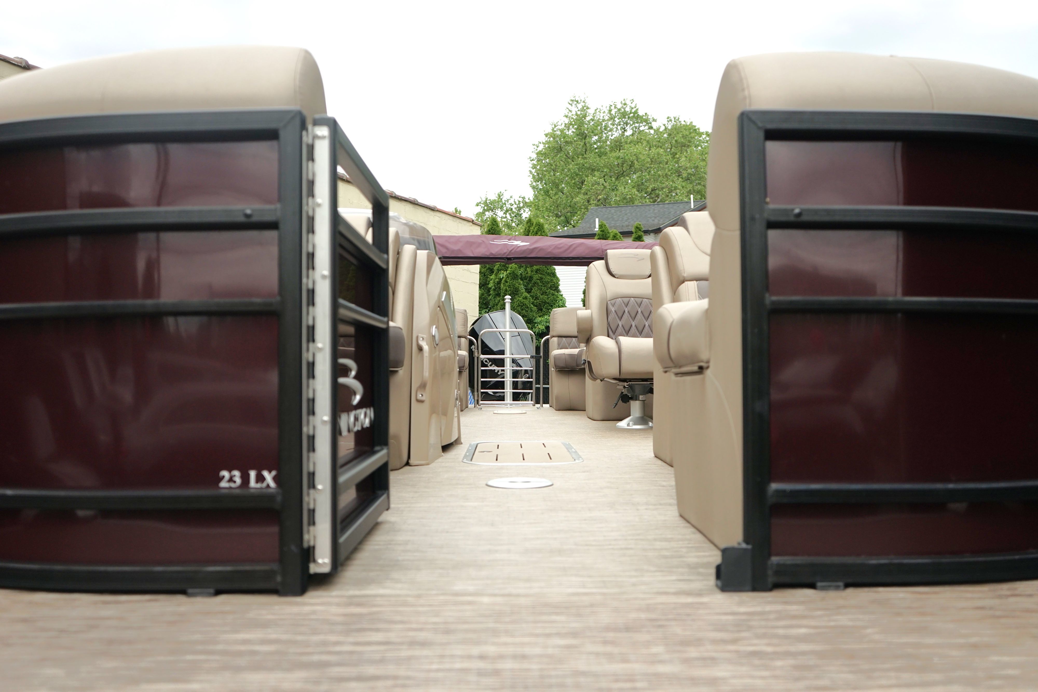 Photo 9 of this Bennington LX 23 