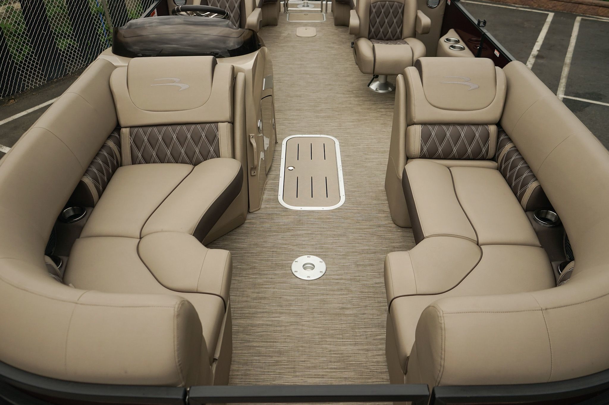Photo 18 of this Bennington LX 23 