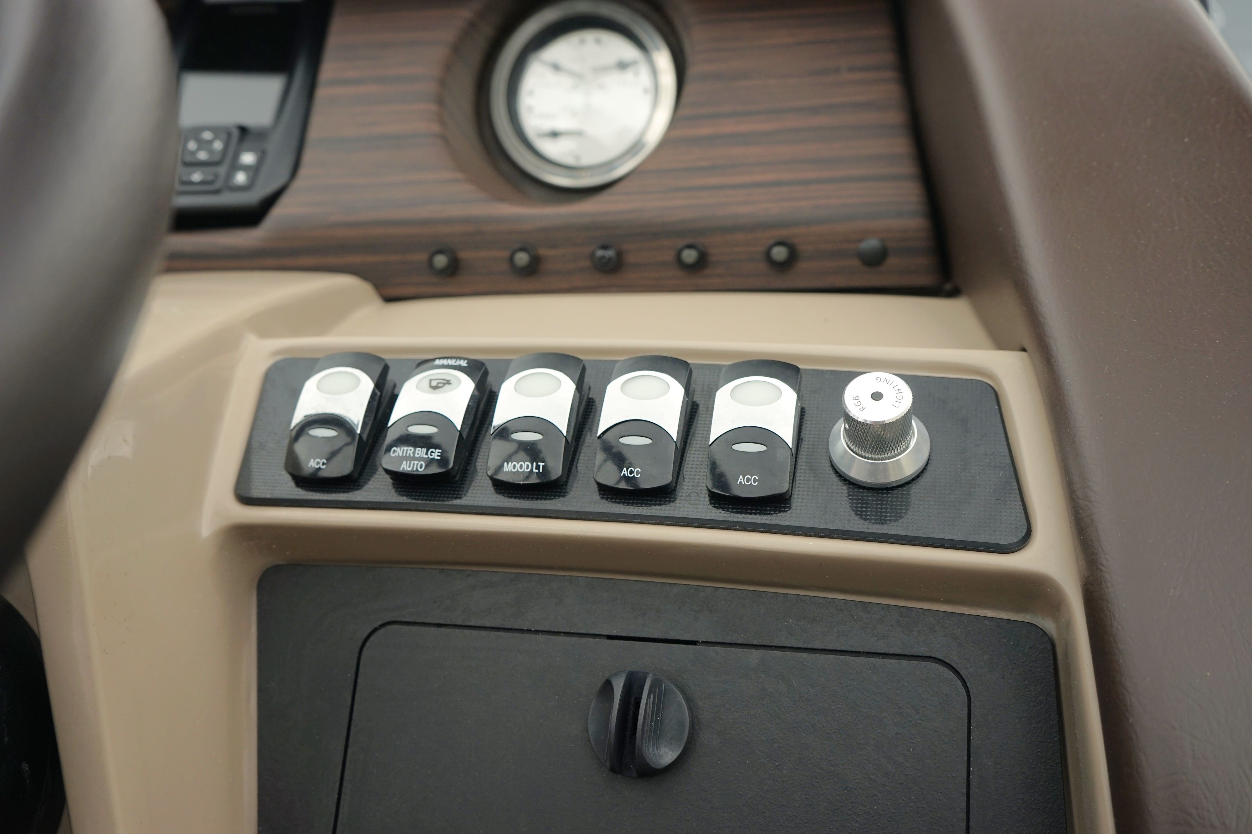 Photo 31 of this Bennington LX 23 