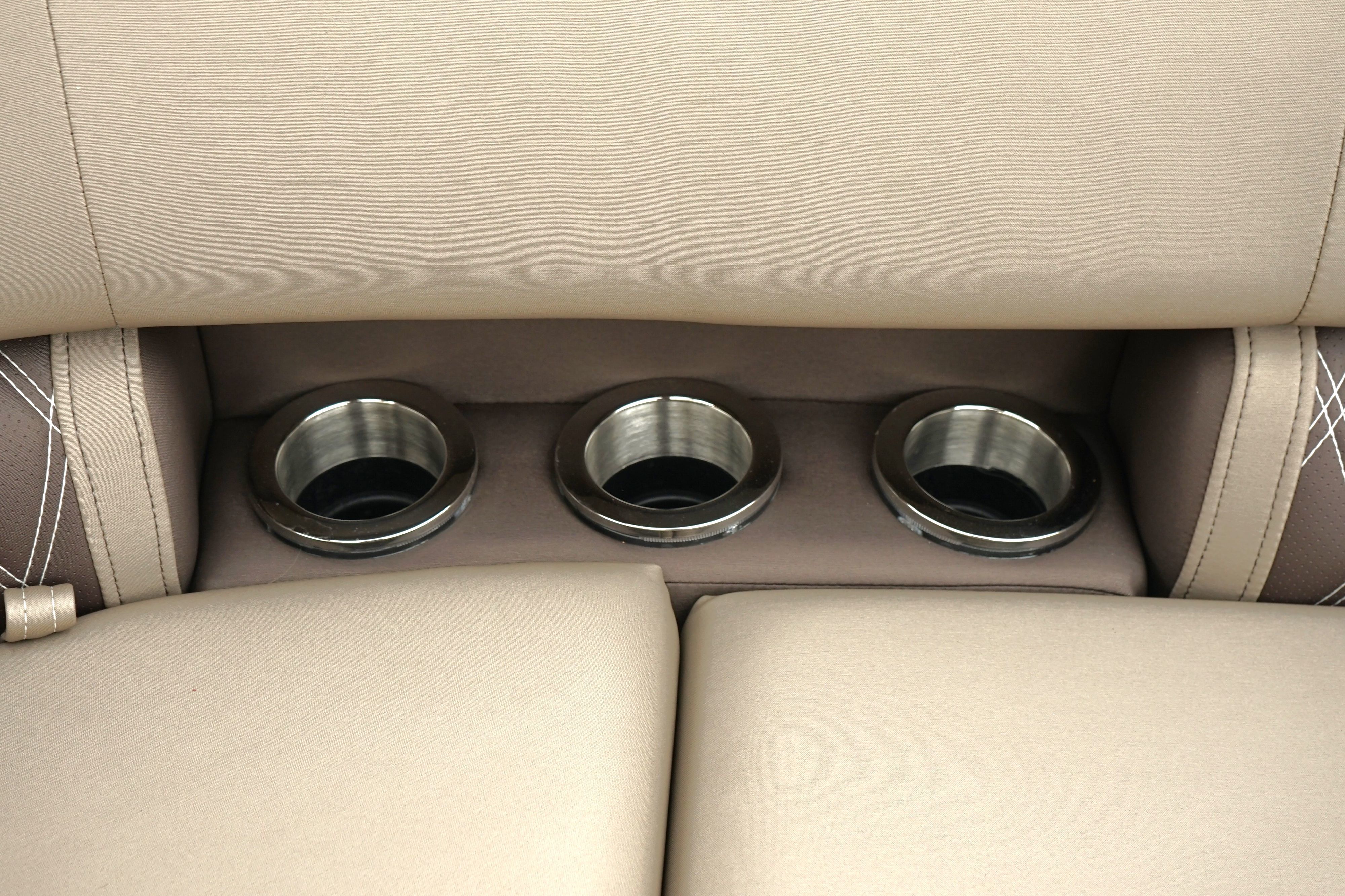 Photo 33 of this Bennington LX 23 