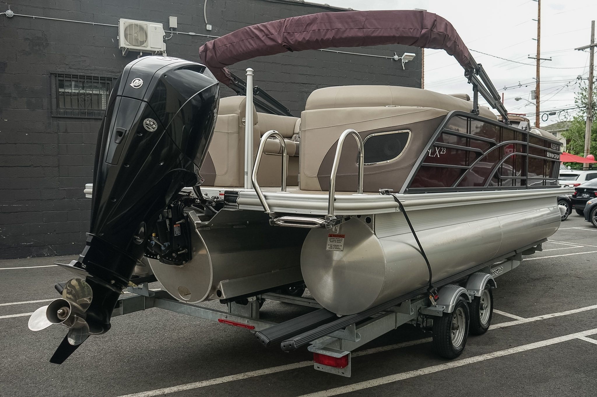 Photo 4 of this Bennington LX 23 