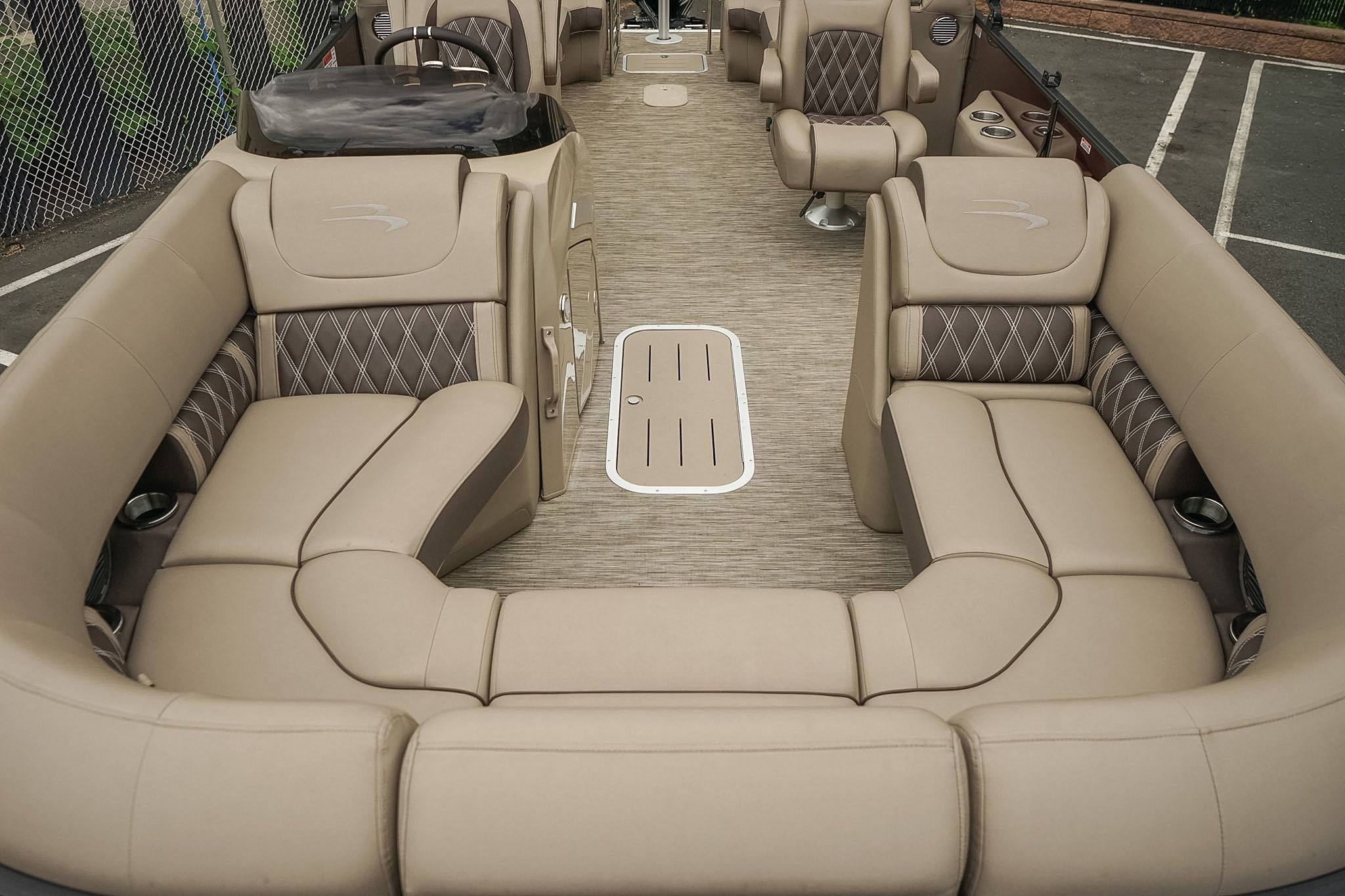 Photo 19 of this Bennington LX 23 