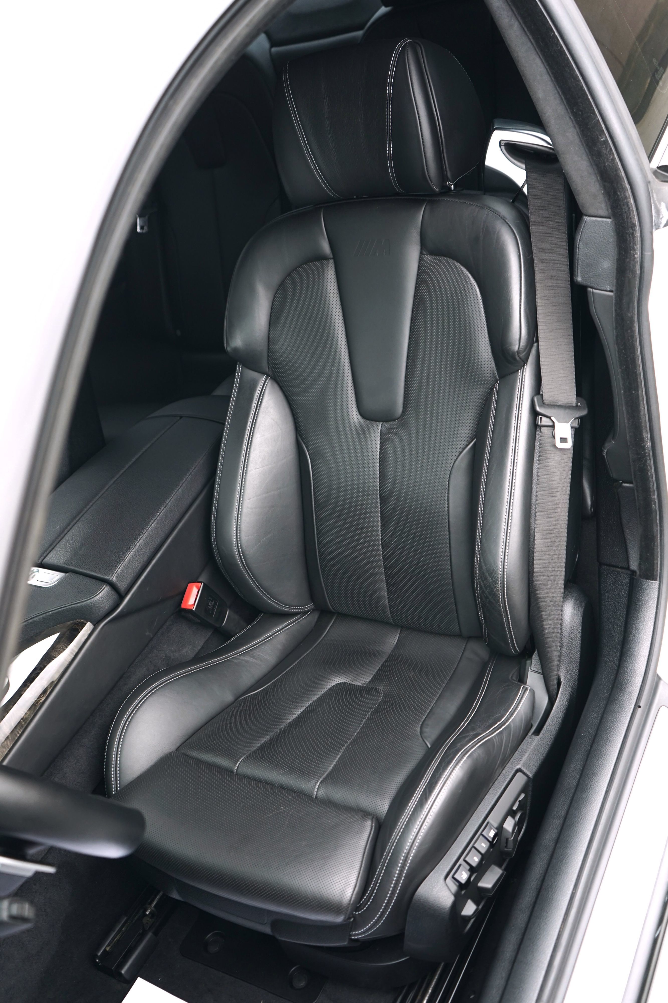 Photo 19 of this BMW M6