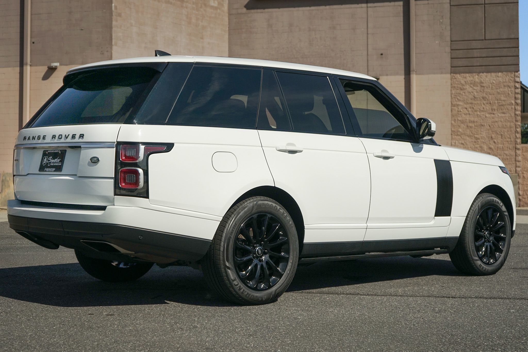 Photo 4 of this Land Rover Range Rover