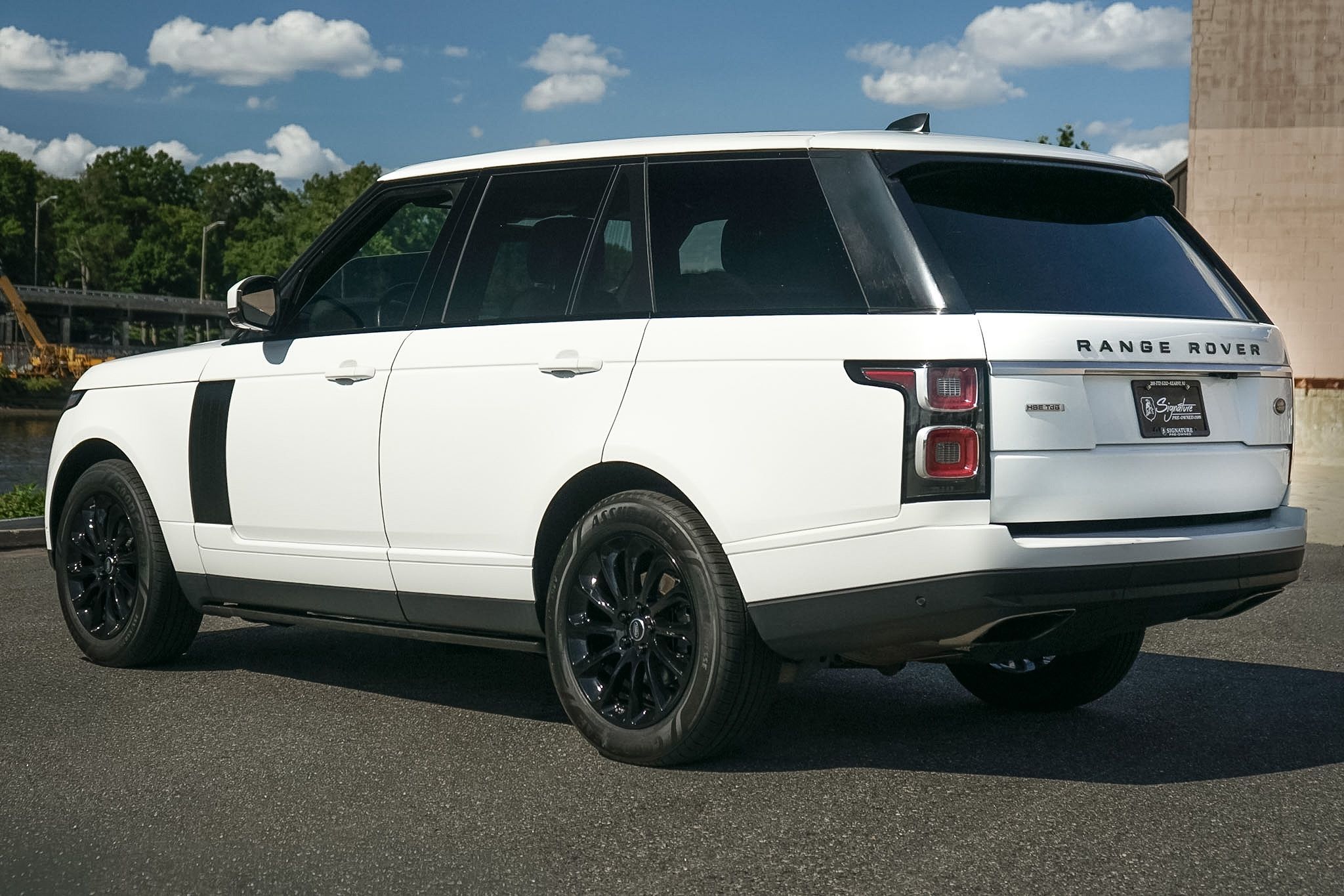 Photo 3 of this Land Rover Range Rover