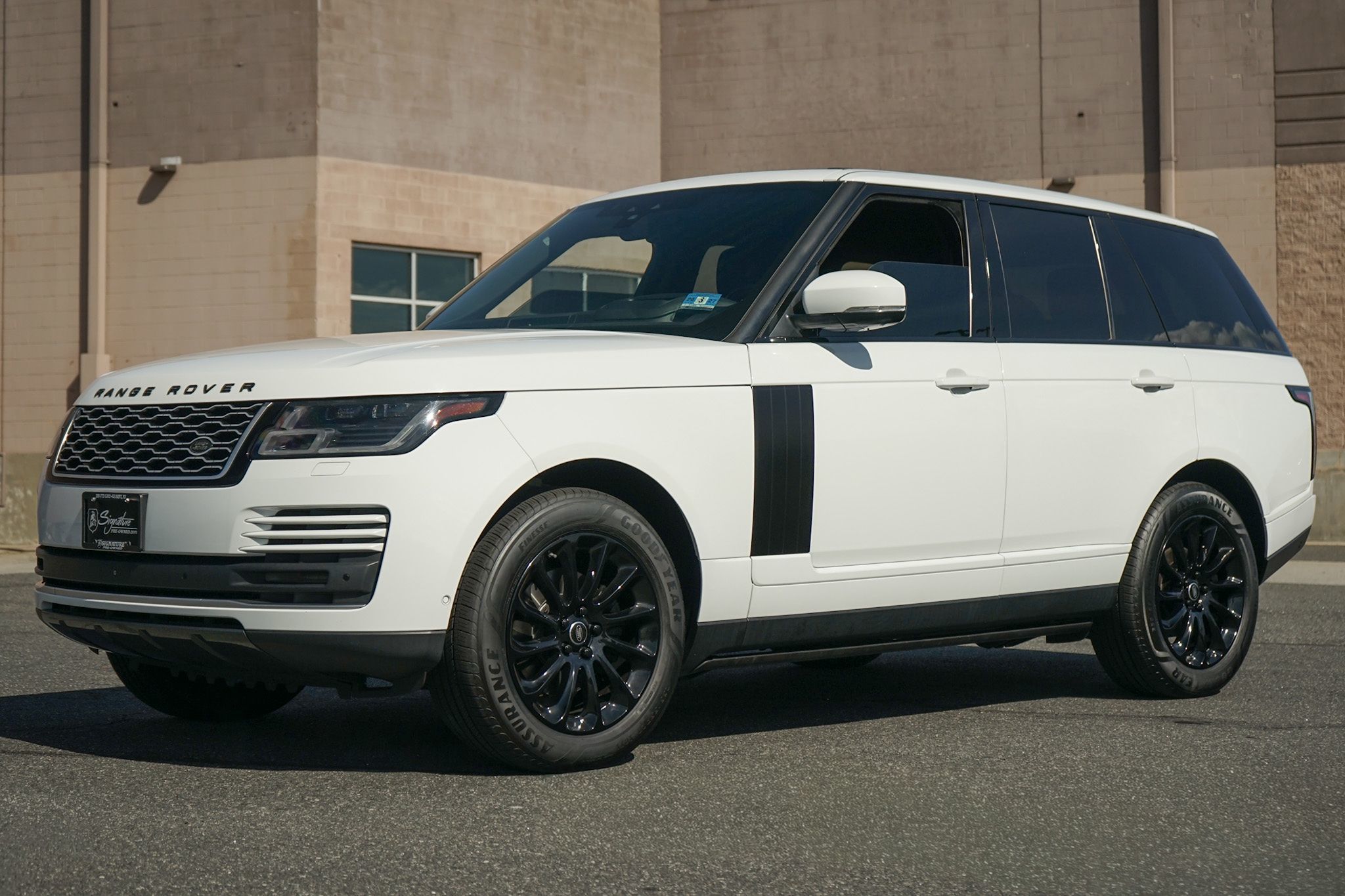 Photo 2 of this Land Rover Range Rover
