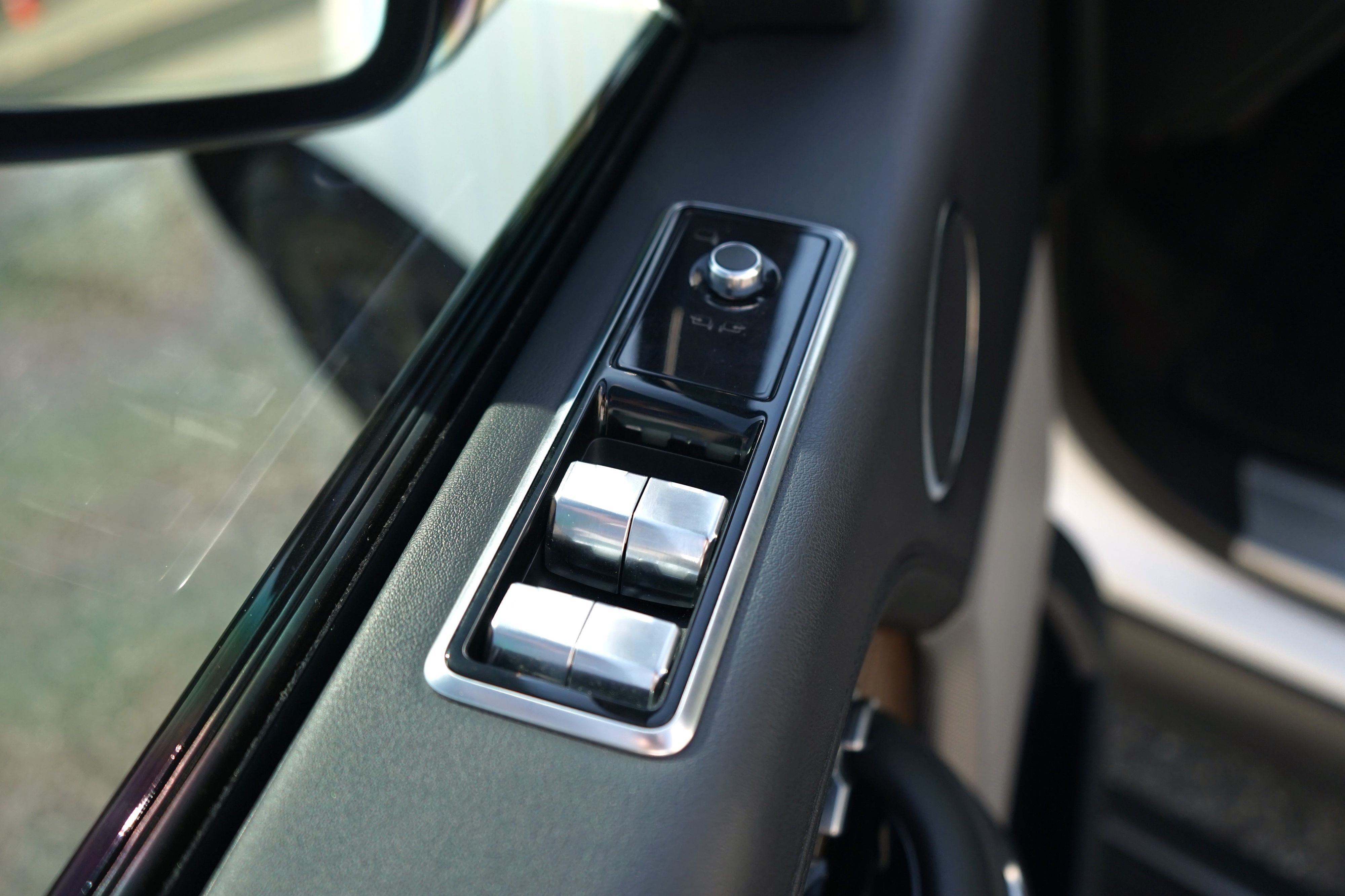 Photo 13 of this Land Rover Range Rover