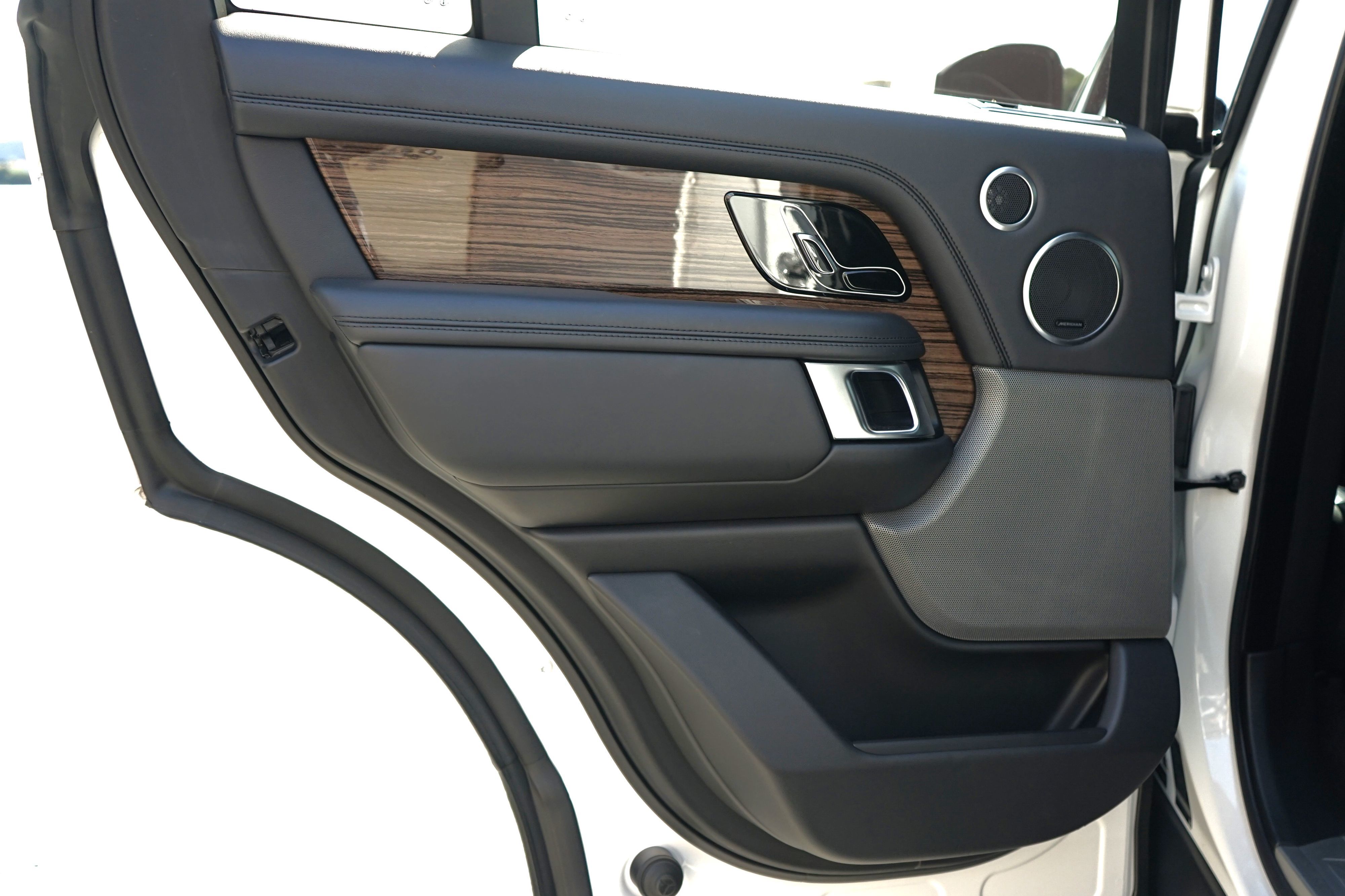 Photo 38 of this Land Rover Range Rover