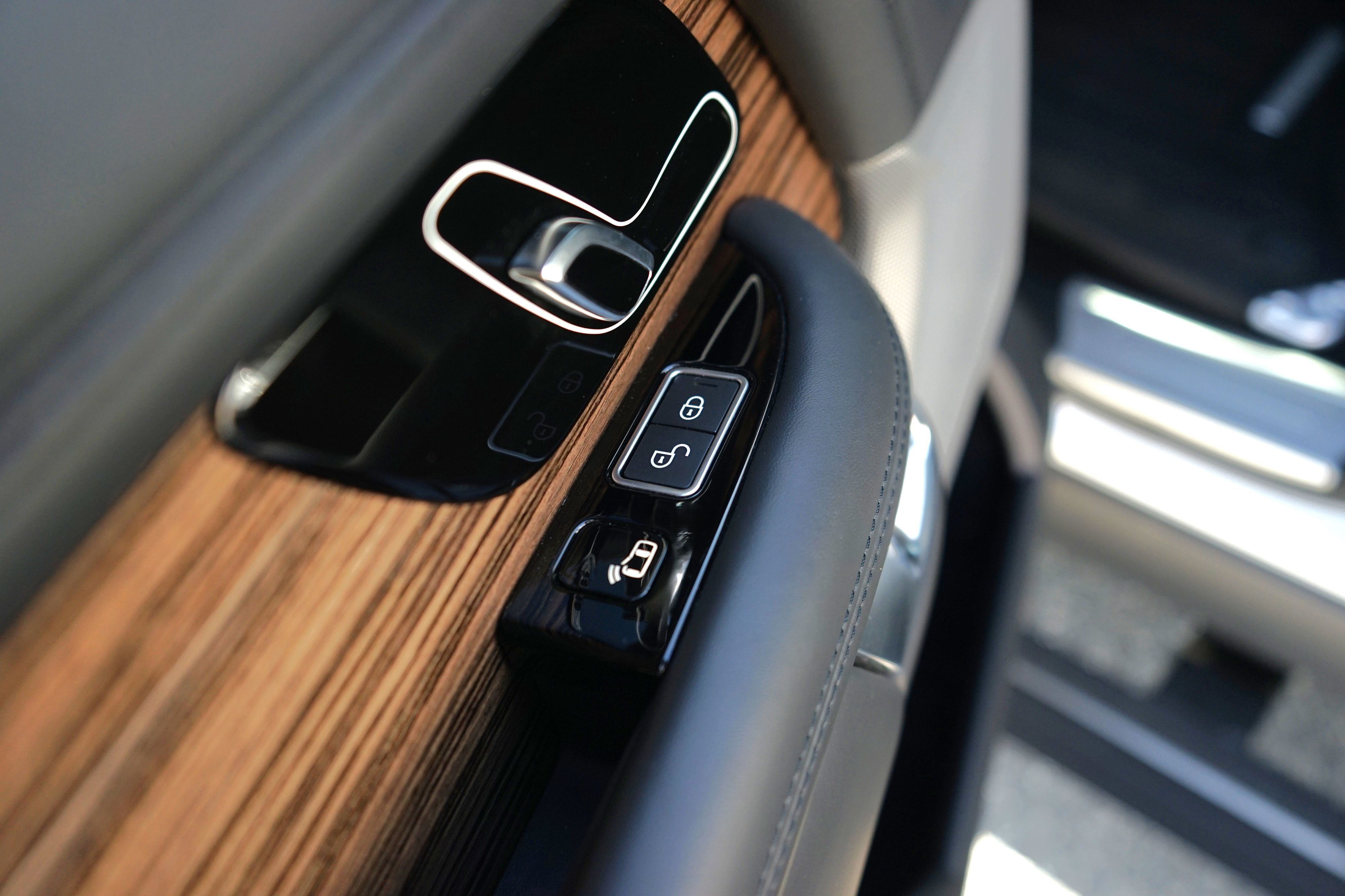Photo 40 of this Land Rover Range Rover