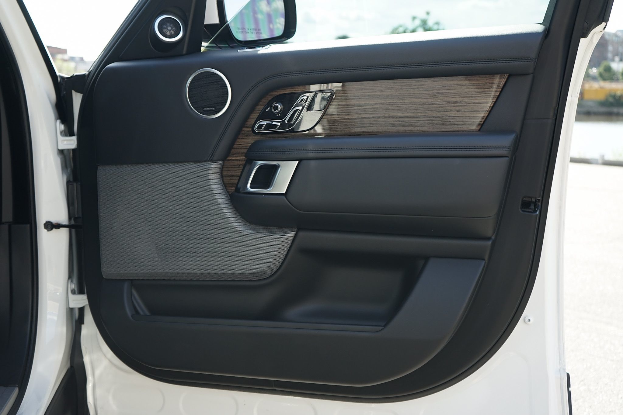 Photo 37 of this Land Rover Range Rover