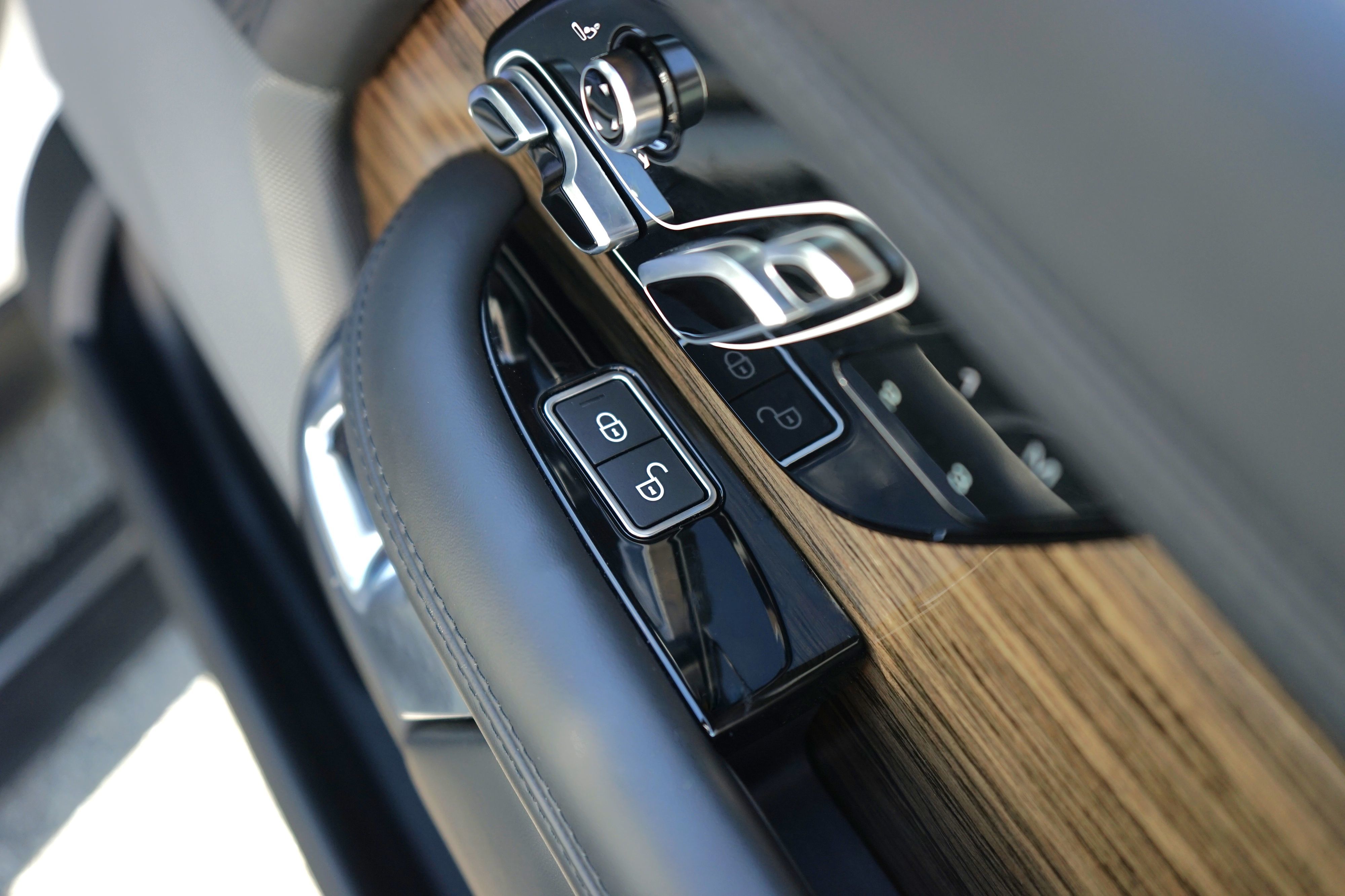 Photo 33 of this Land Rover Range Rover