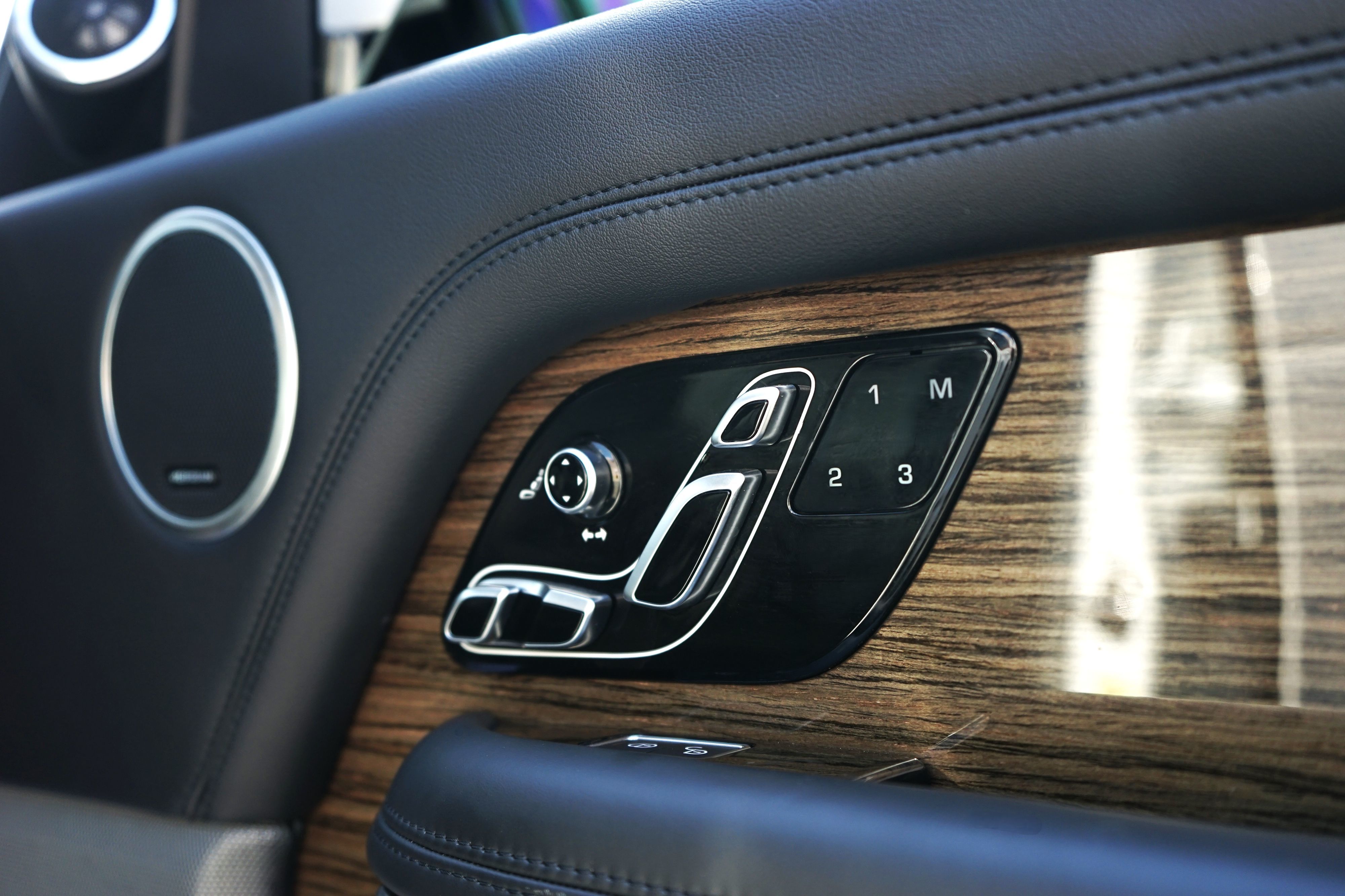 Photo 34 of this Land Rover Range Rover