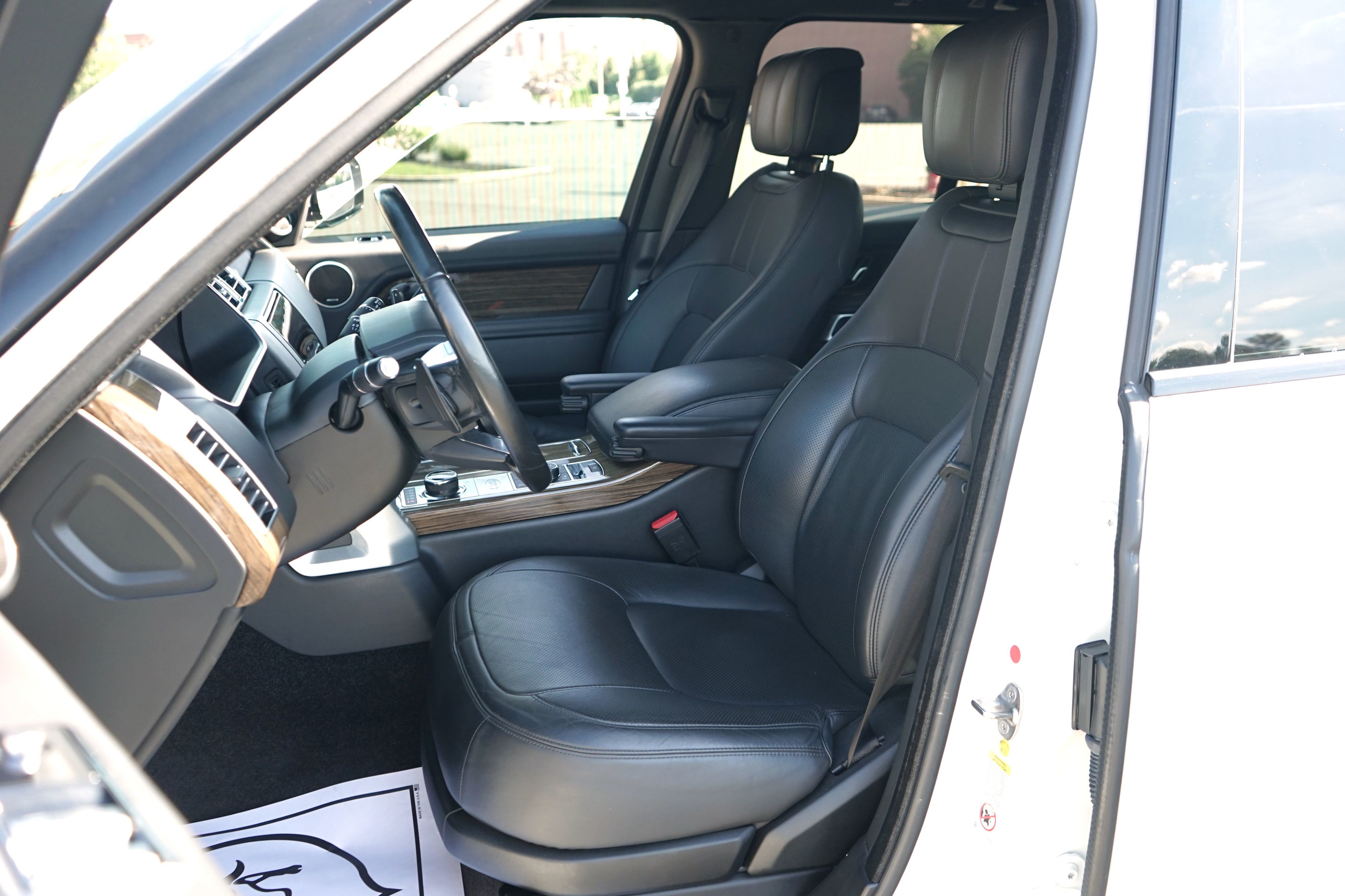Photo 16 of this Land Rover Range Rover