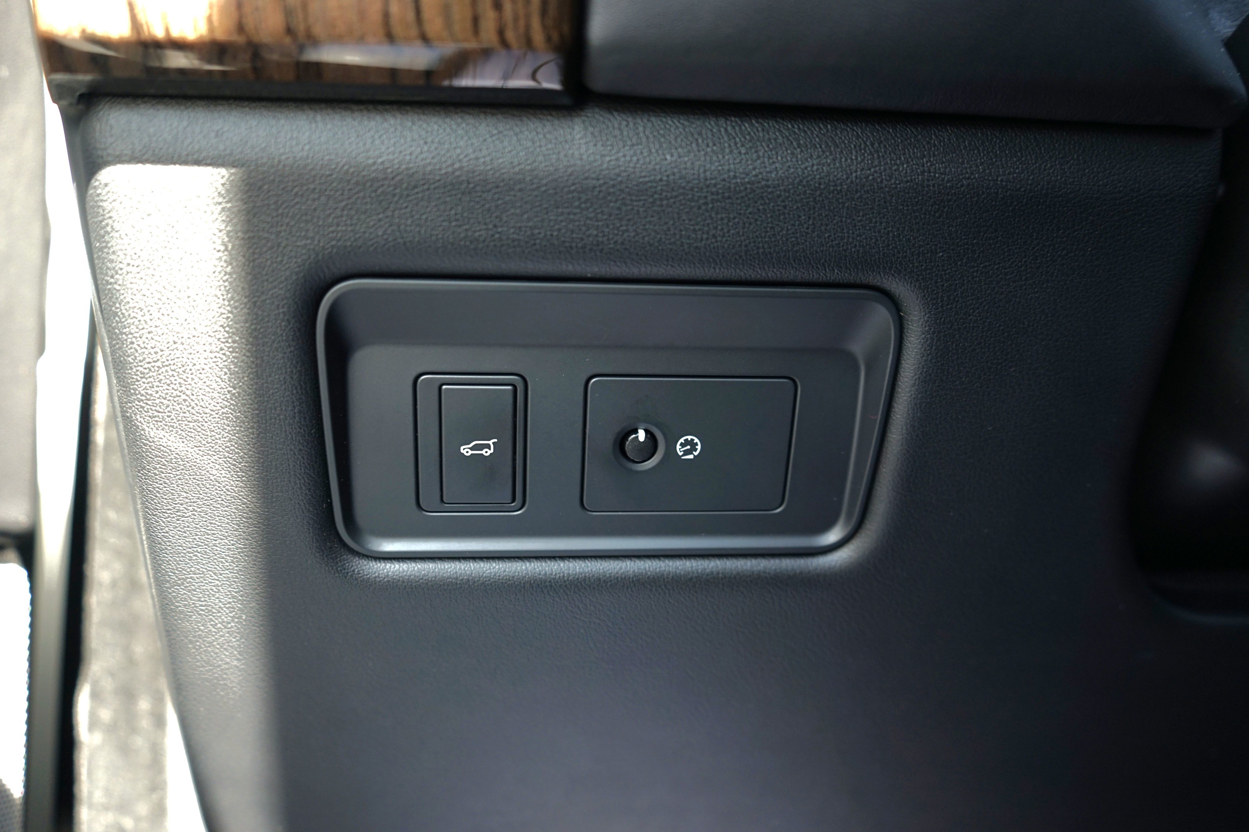 Photo 15 of this Land Rover Range Rover